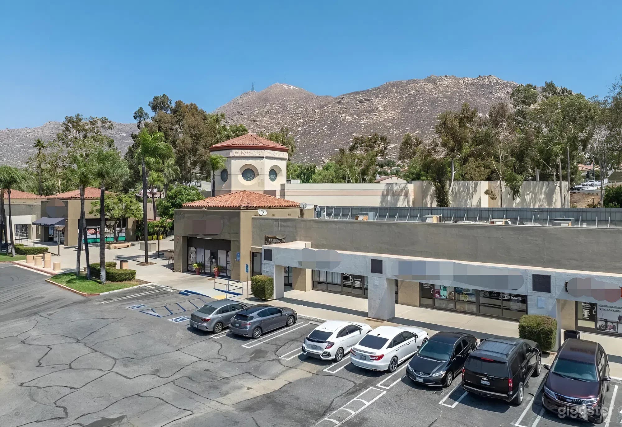 Massive 28,000 Sqft Warehouse/Movie Theater w/ Ample Parking Photo 2