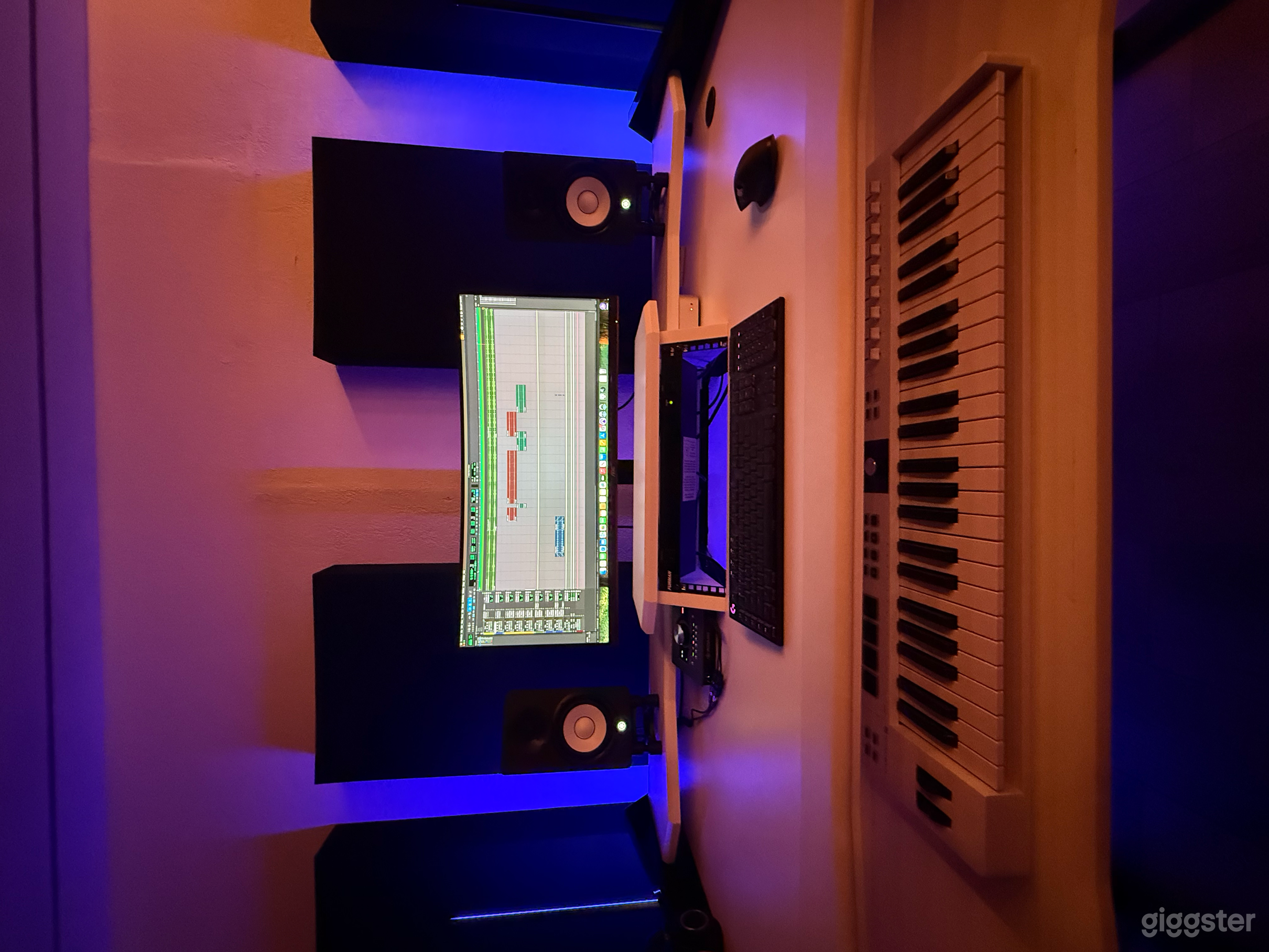 MUSIC RECORDING STUDIO Photo 3