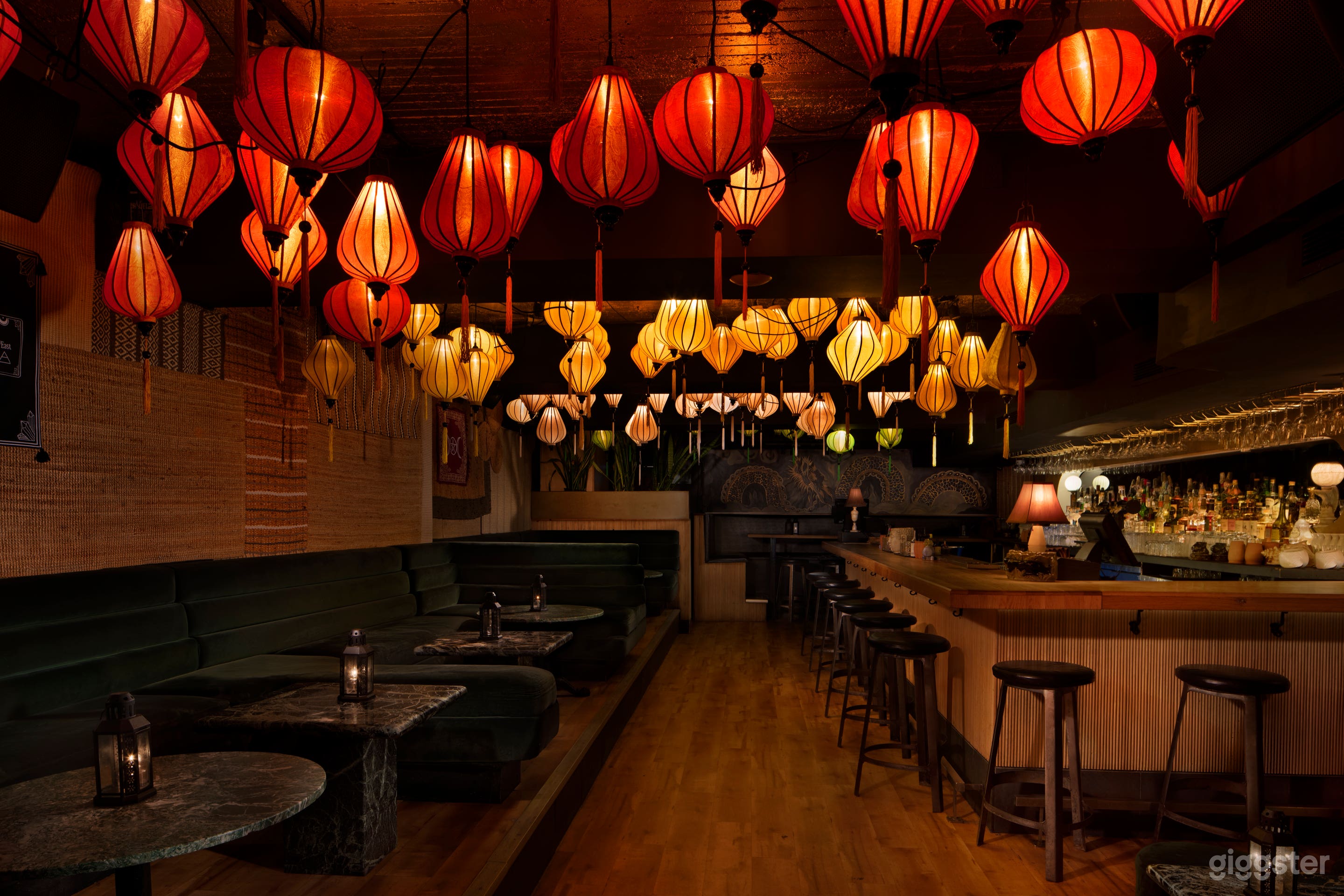 Hidden asian speak easy, old Montreal, opium den Photo 3