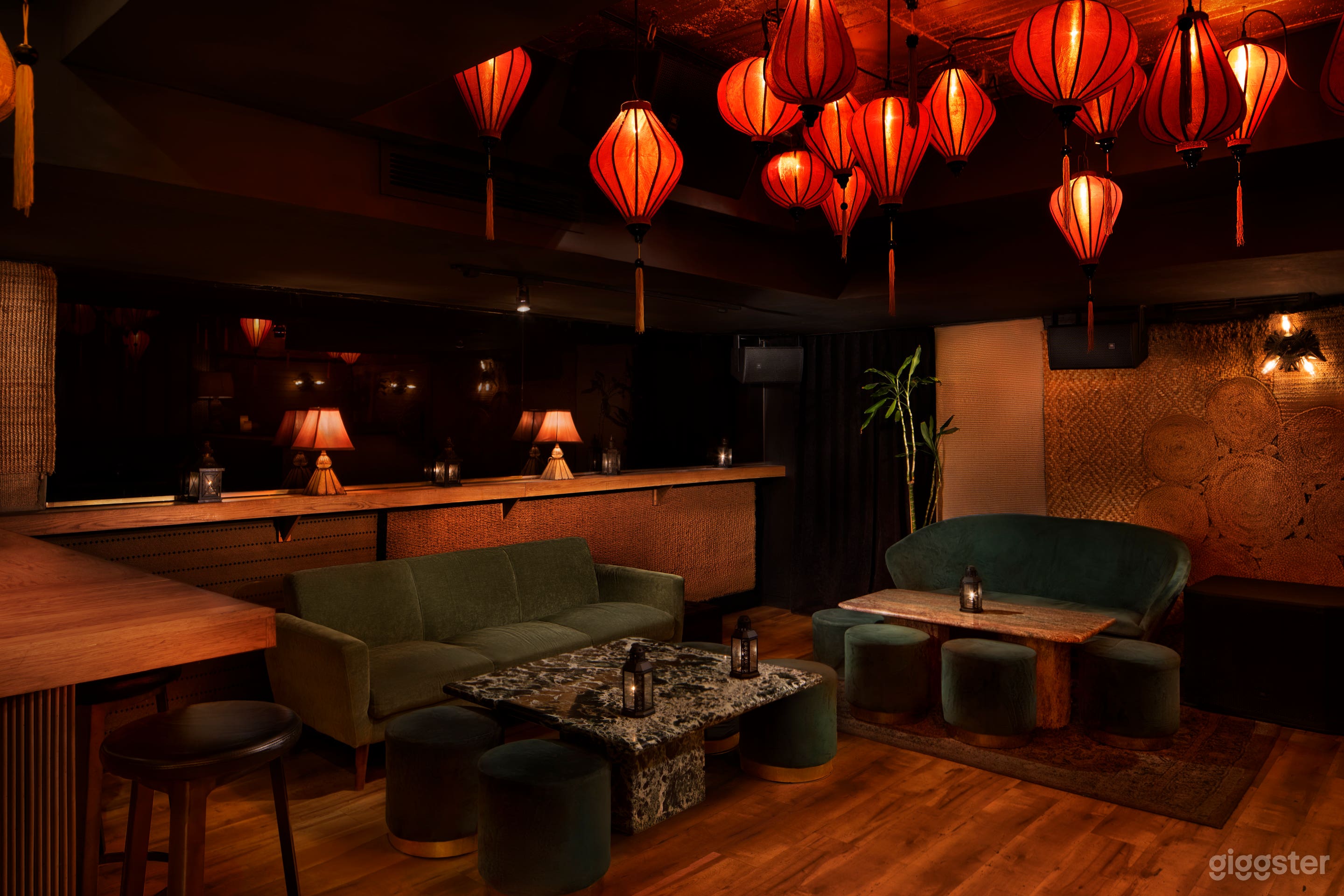 Hidden asian speak easy, old Montreal, opium den Photo 2