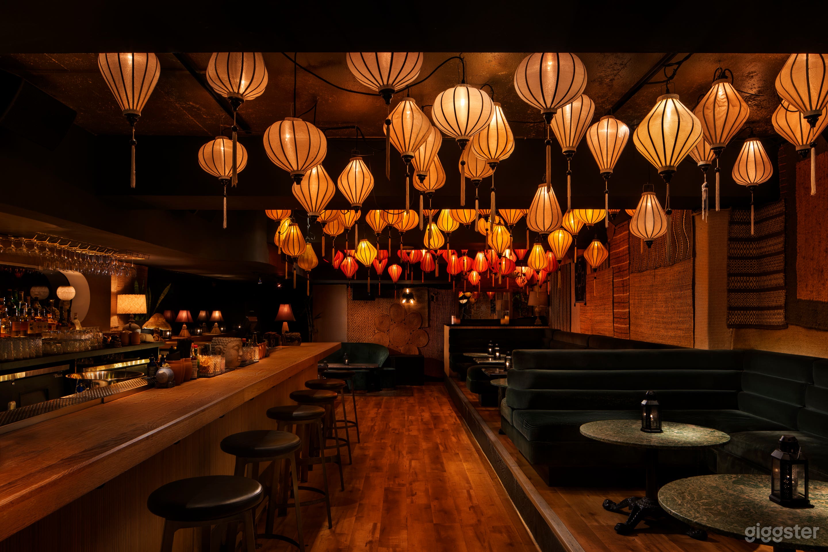 Hidden asian speak easy, old Montreal, opium den Photo 1