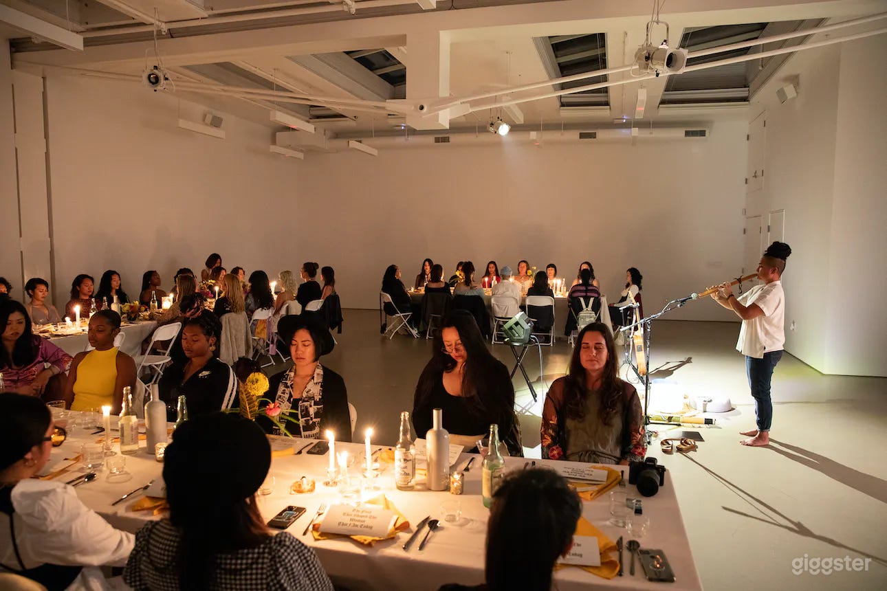 Open-floor Studio with Full Kitchen  Photo 2