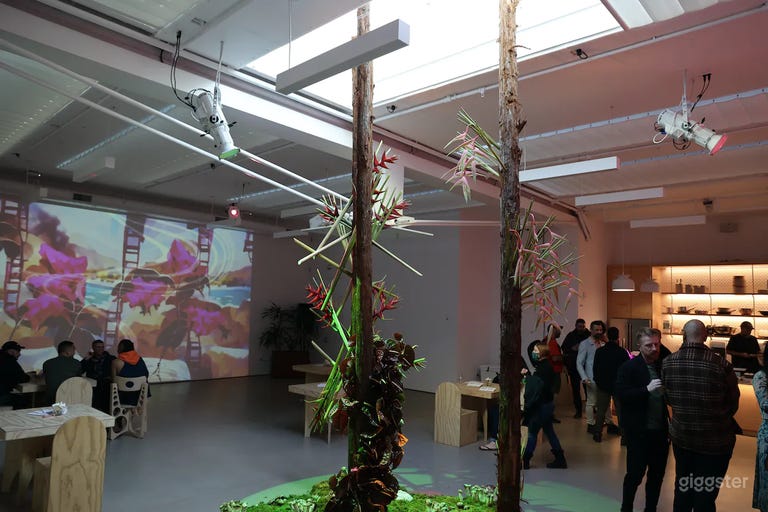  Open-floor Studio with Full Kitchen  