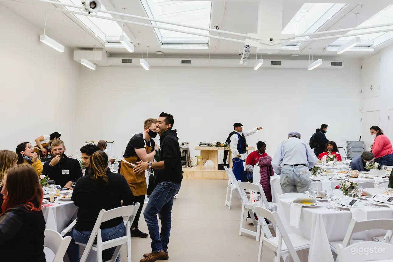 Open-floor Studio with Full Kitchen  Photo 4