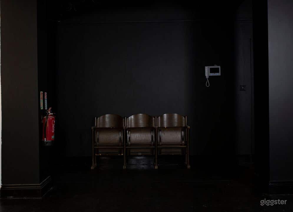 Full Blackout Studio in Canary Wharf Photo 3