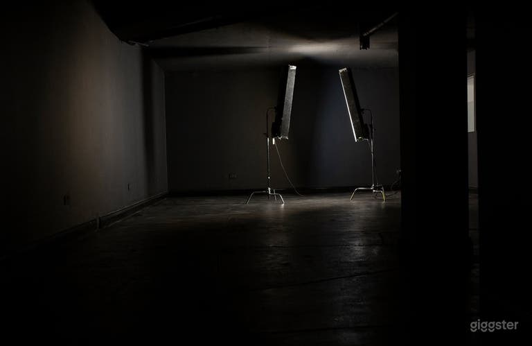  Full Blackout Studio in Canary Wharf 