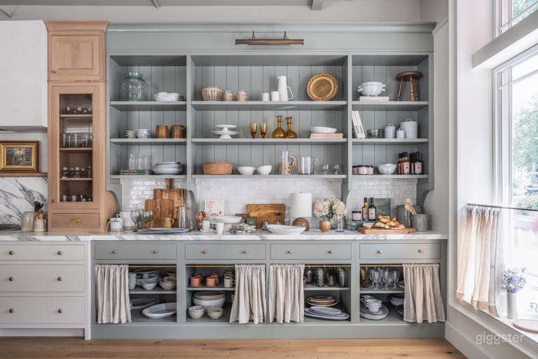  Retail Home Store in Historic Landmark 