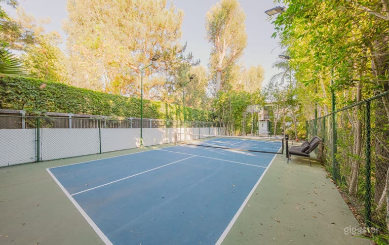  BEVERLY HILLS ELEGANT/TENNIS COURT 