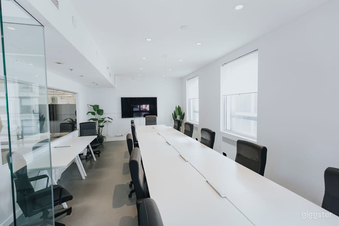 OTTAWA Meeting Room (11-13 people) Photo 1