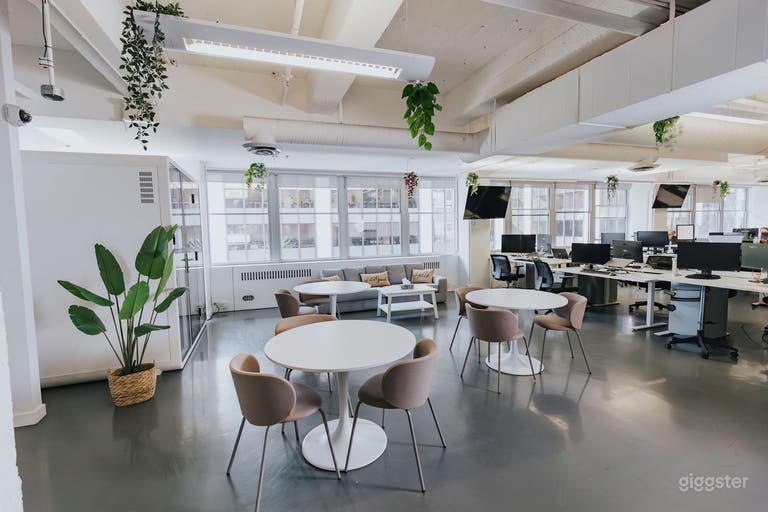  OTTAWA Meeting Room (11-13 people) 