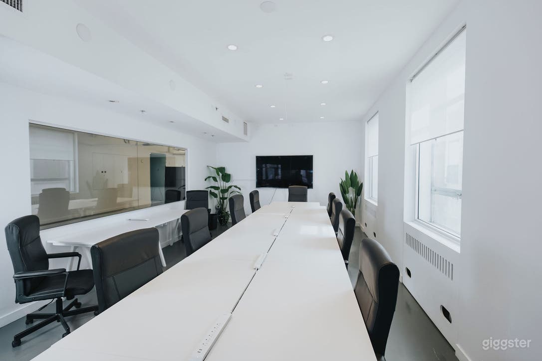 OTTAWA Meeting Room (11-13 people) Photo 2