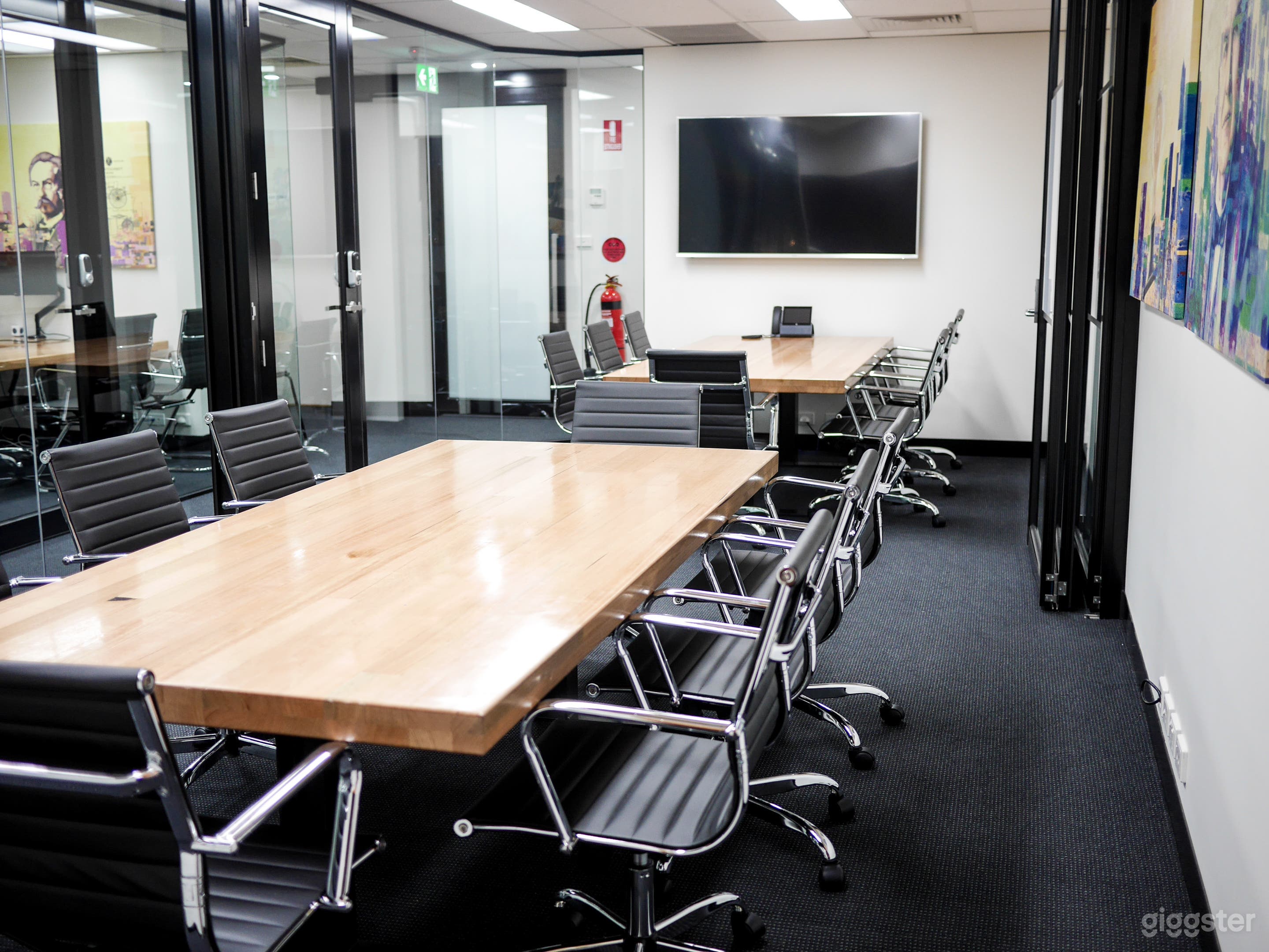 Double - Board Room for 16 Persons Photo 2