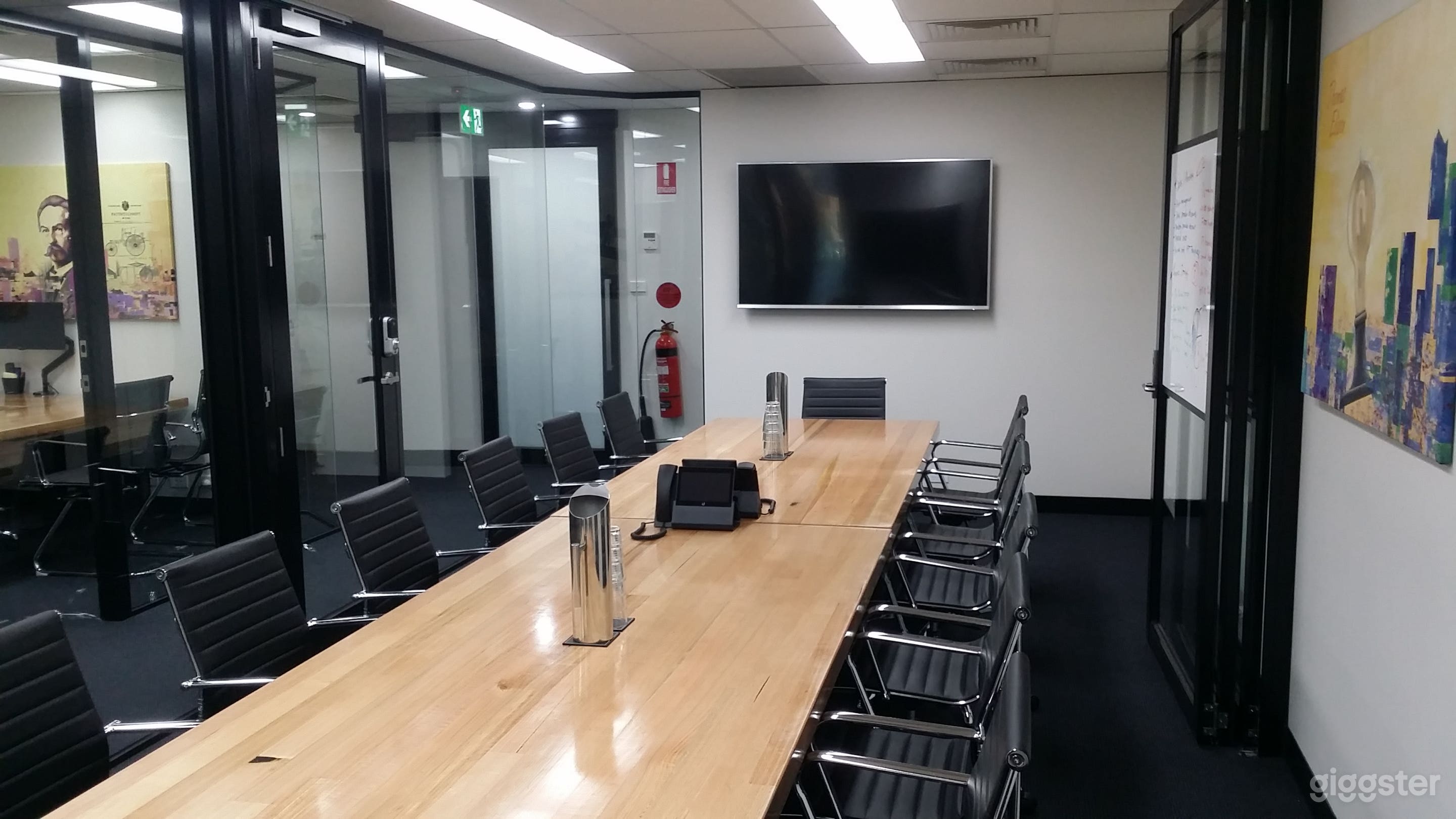 Double - Board Room for 16 Persons Photo 1