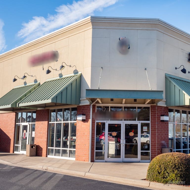  Lively BBQ Restaurant in Charlotte 