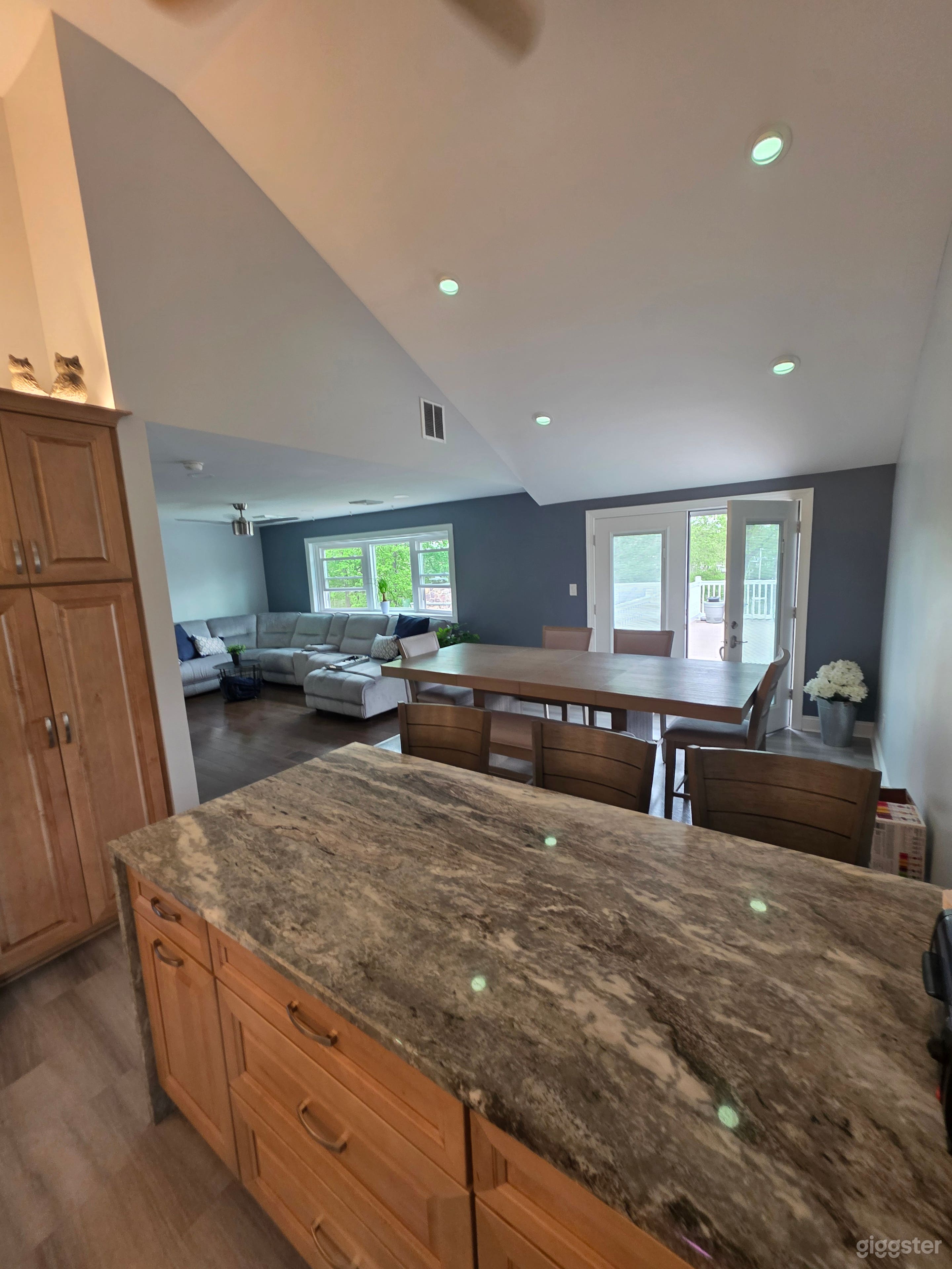 Indoor and Outdoor opportunities. Outdoor living at its best Photo 3