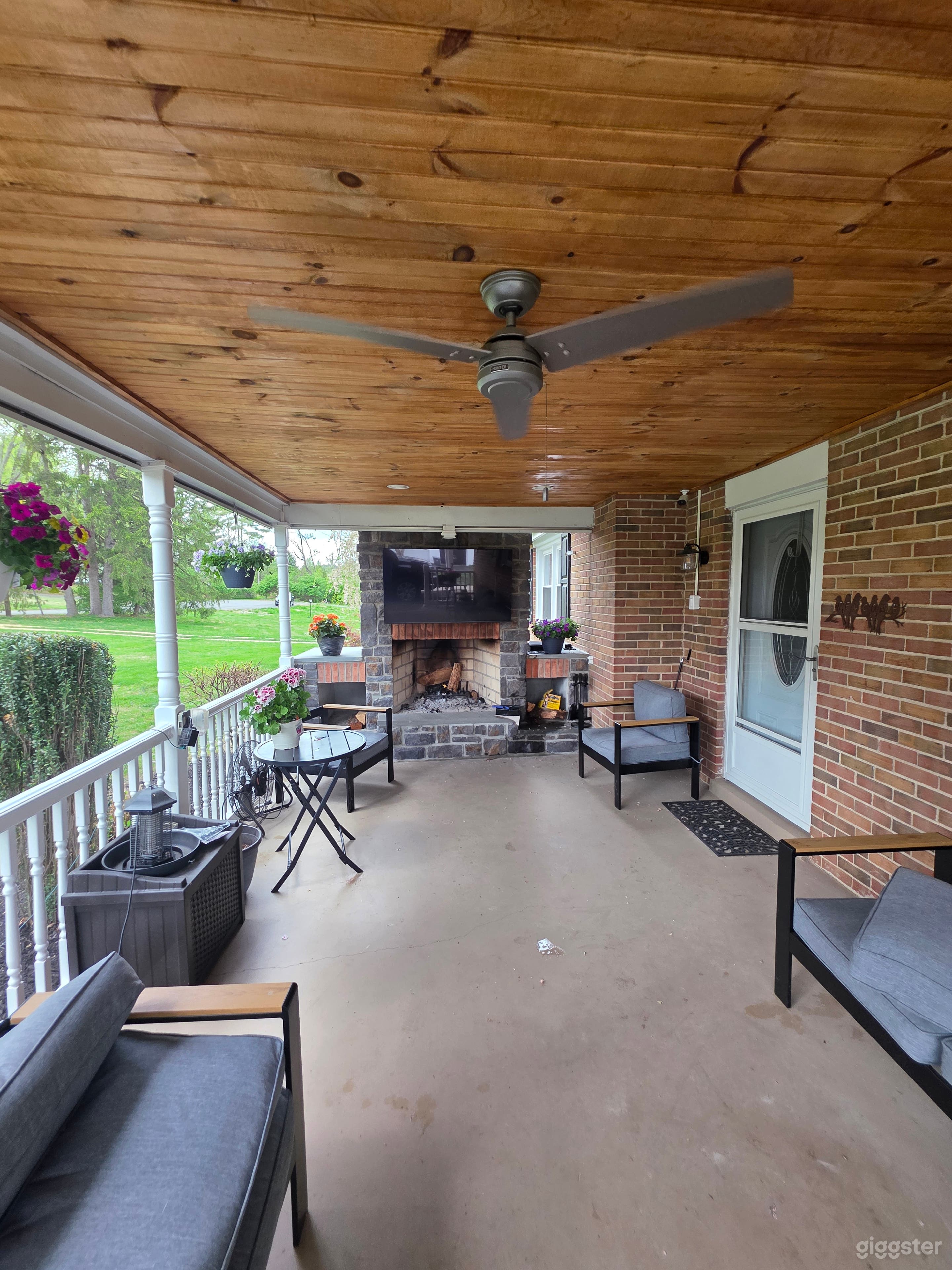 Indoor and Outdoor opportunities. Outdoor living at its best Photo 4