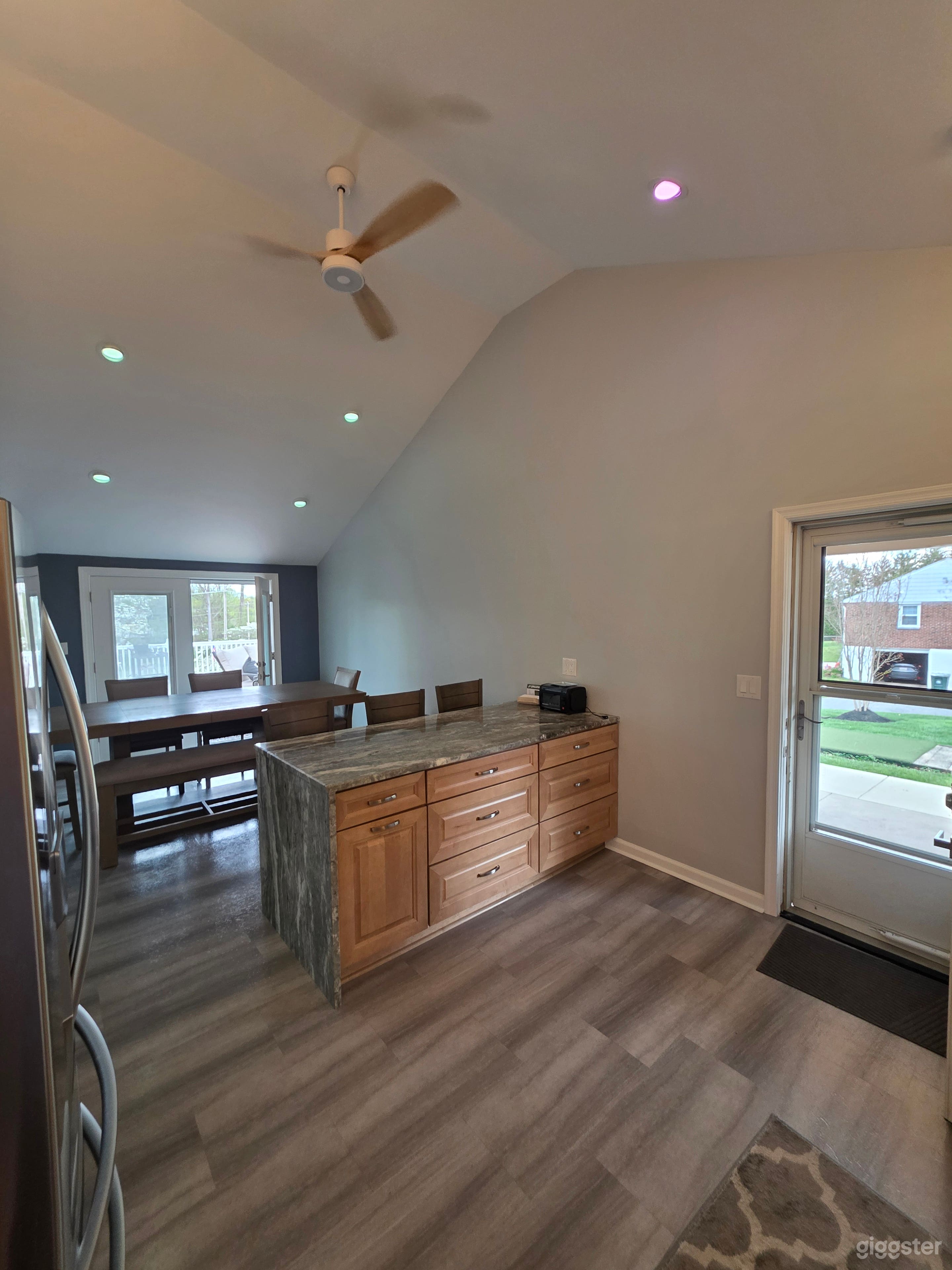 Indoor and Outdoor opportunities. Outdoor living at its best Photo 2