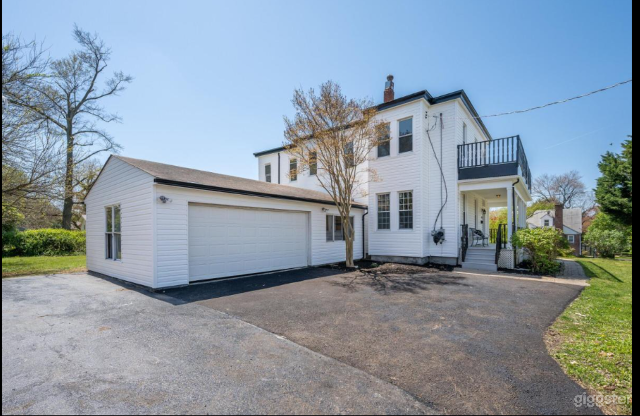 Luxurious Home on the Hill Photo 2