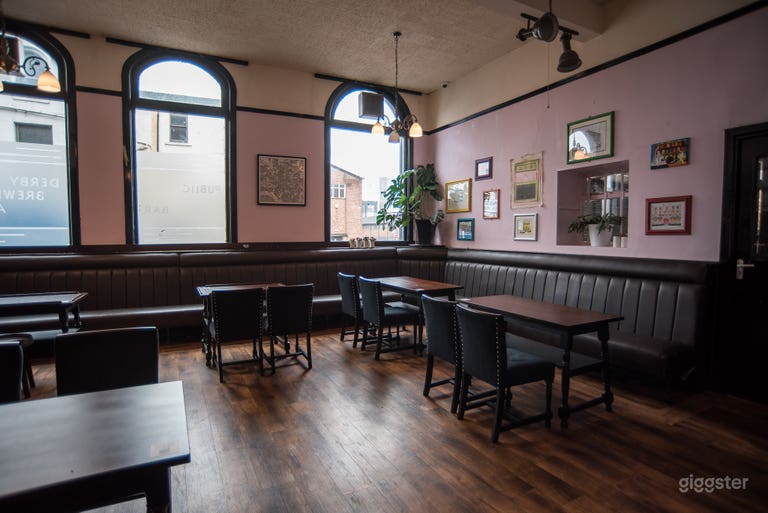  Beautifully Refurbished Pub in Cheetham Hill 