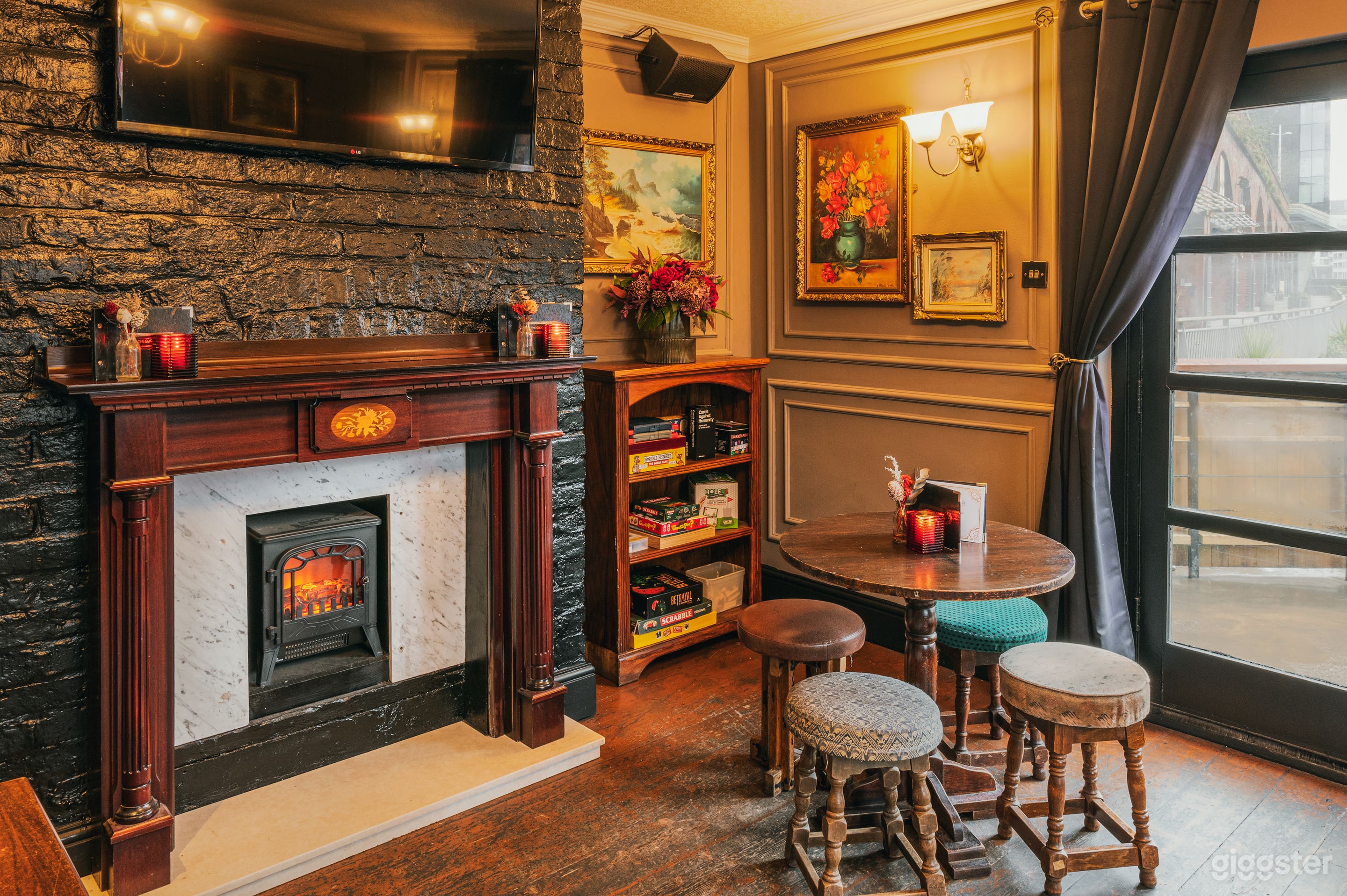  Victorian Drinking Parlour, Reception Bar and Drawing Room Photo 3