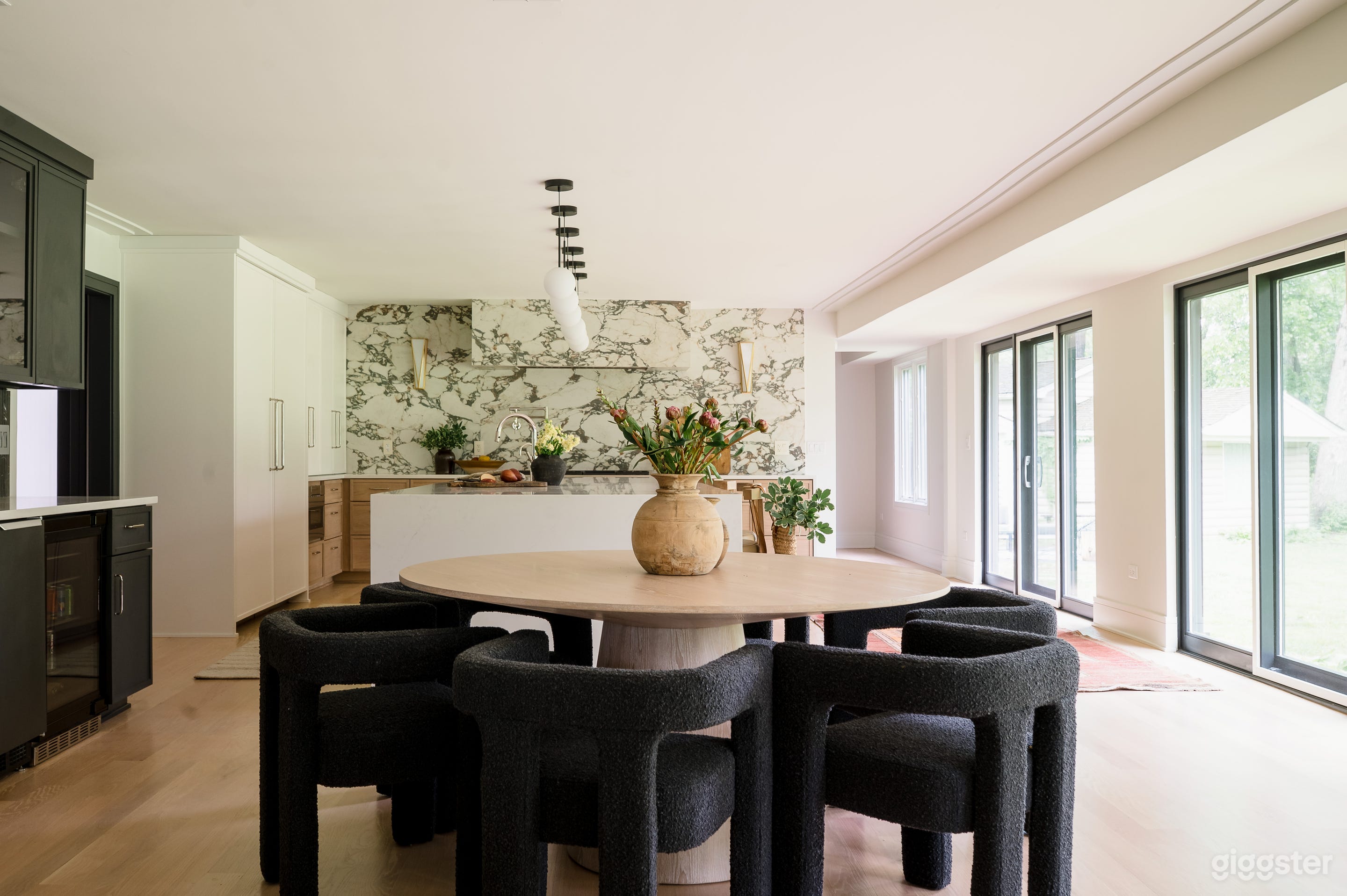 Contemporary Nature-Infused Estate & Production Space Photo 2