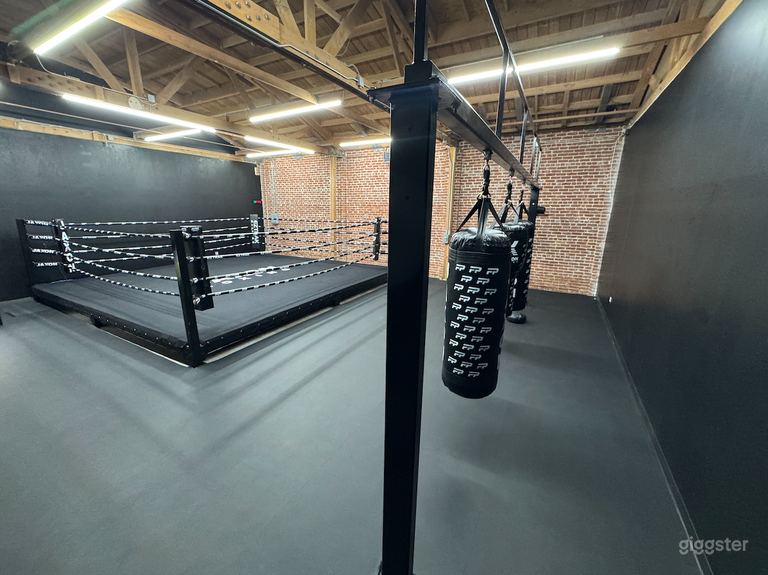  GIMNASIO DE BOXEO BOUTIQUE CON GRAN ESTACIONAMIENTO 