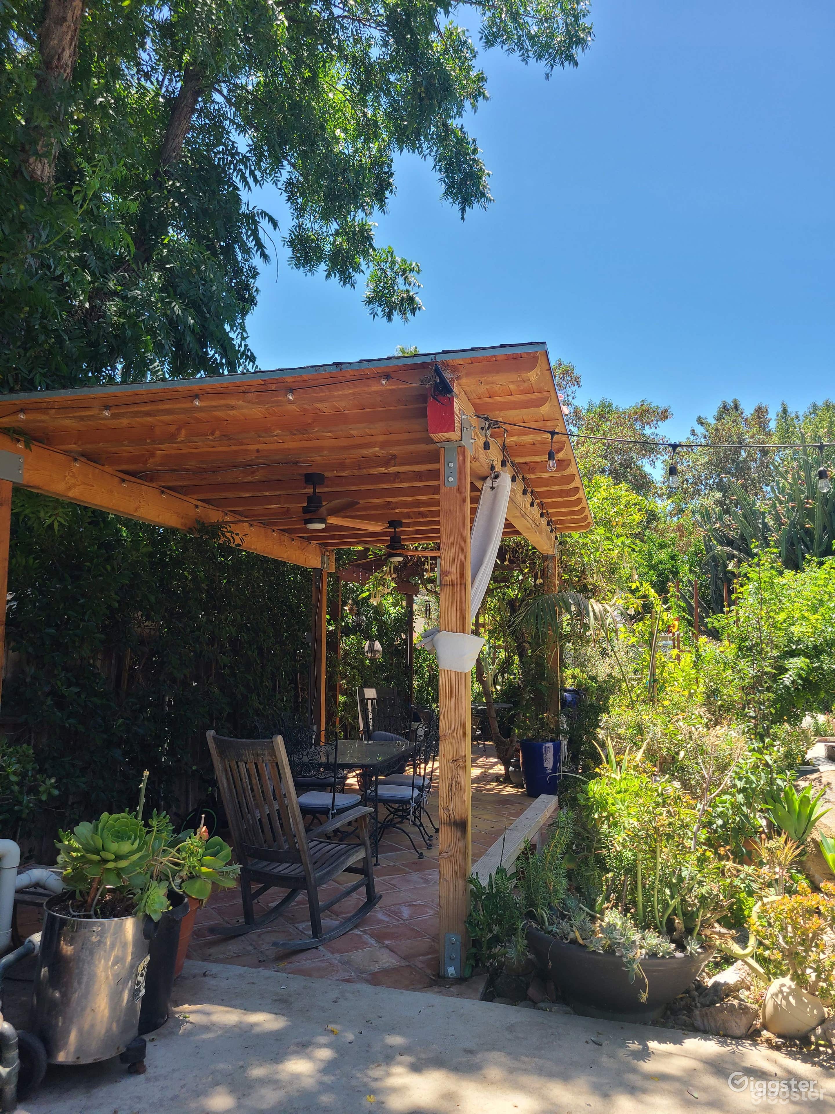 Mid-century pool in a stunning garden Photo 4