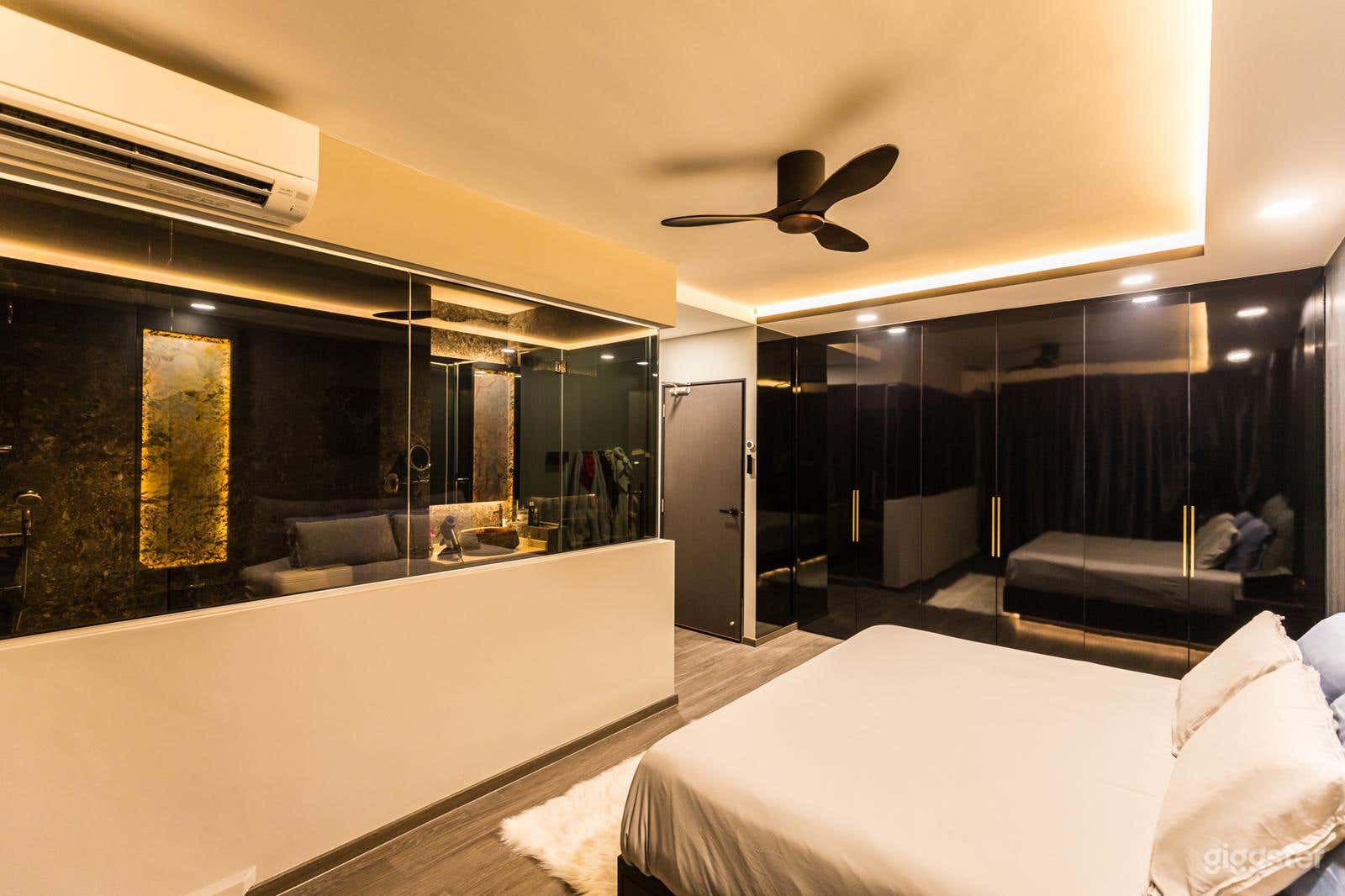 Cozy Luxurious Home Photo 3