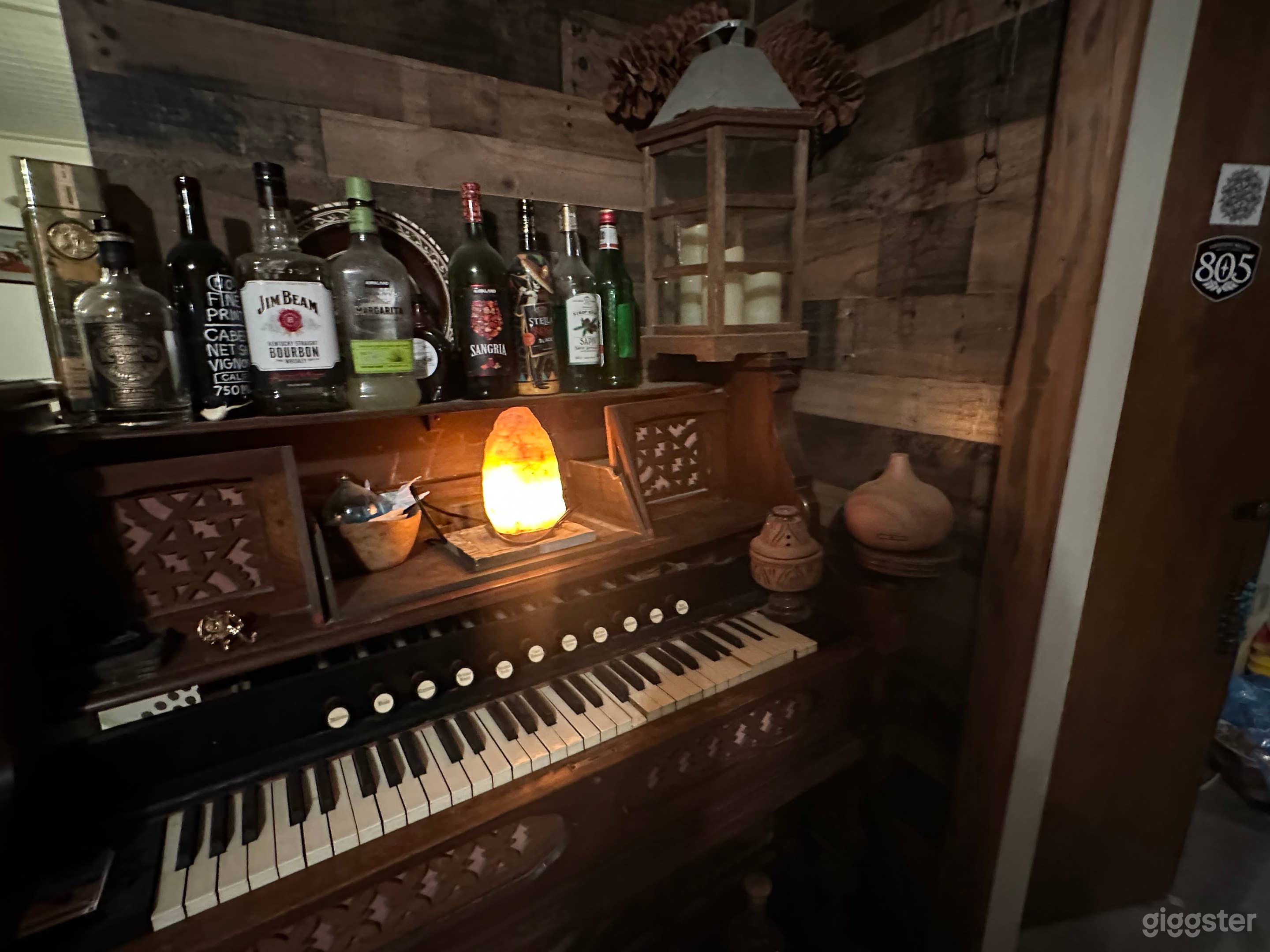 Rustic Desert Ranch House in Remote Valley Photo 4