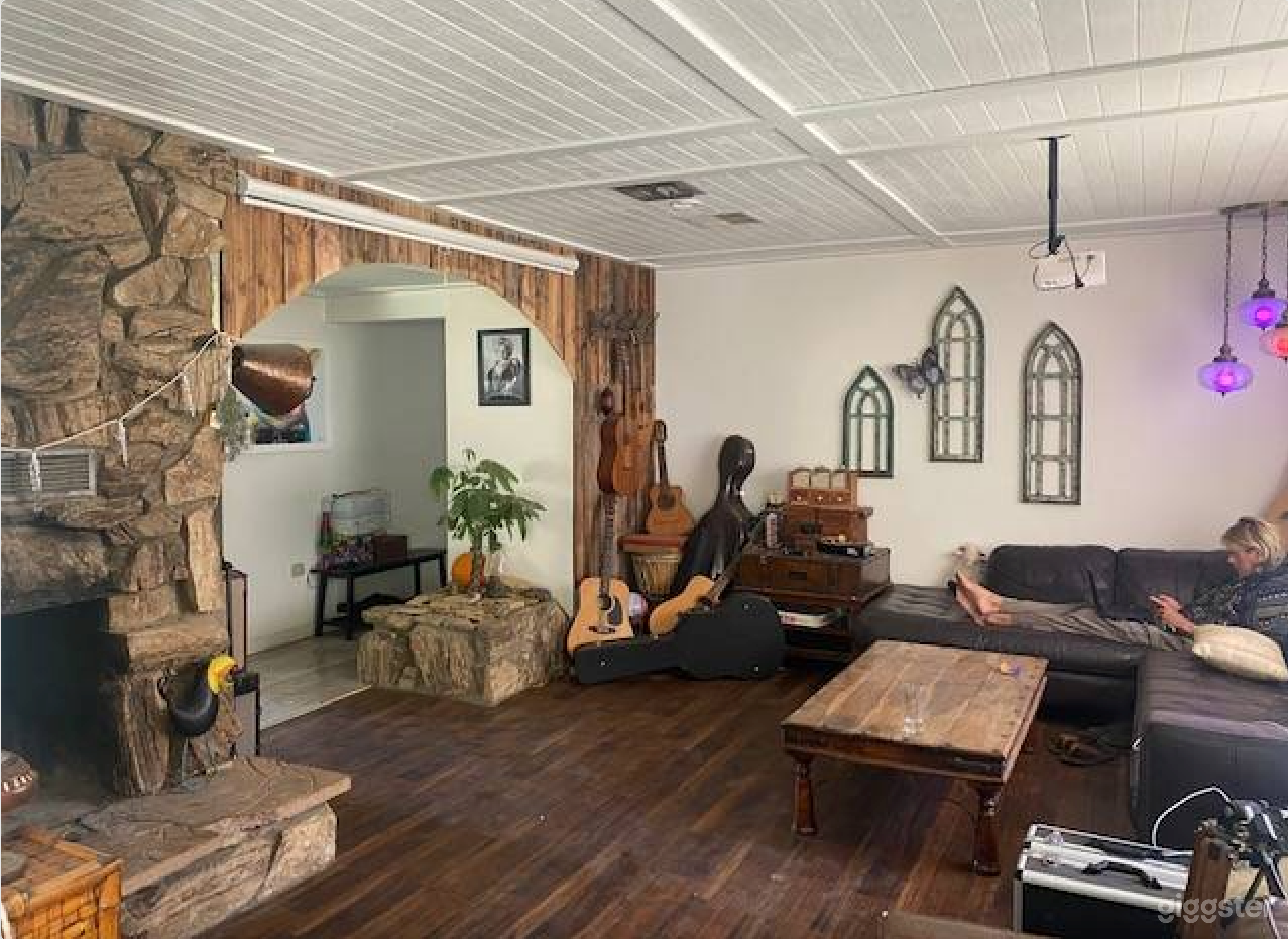 Rustic Desert Ranch House in Remote Valley Photo 3