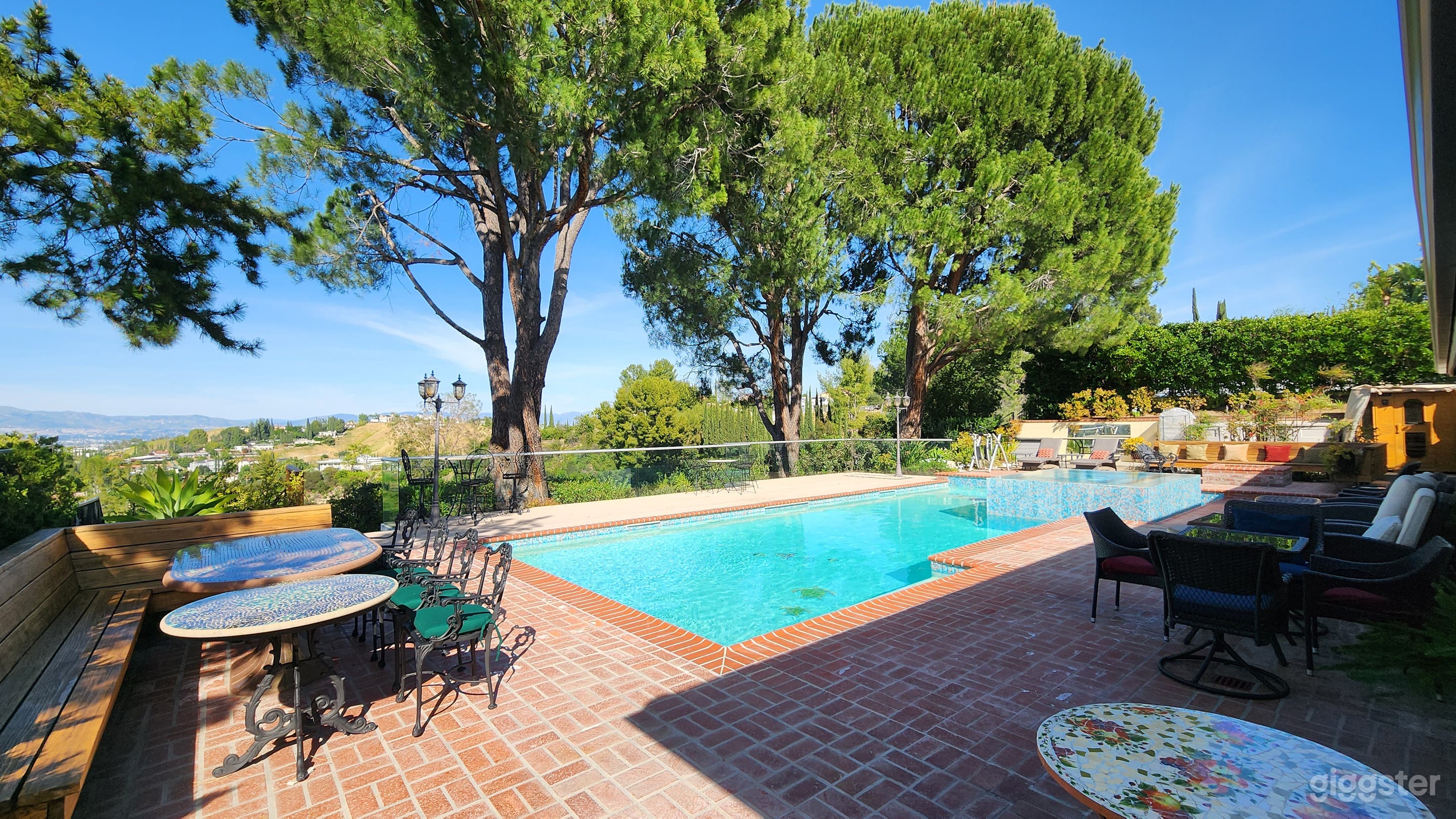 Amazing backyard/deck w/mountain/city view, pool/spa/sauna Photo 3