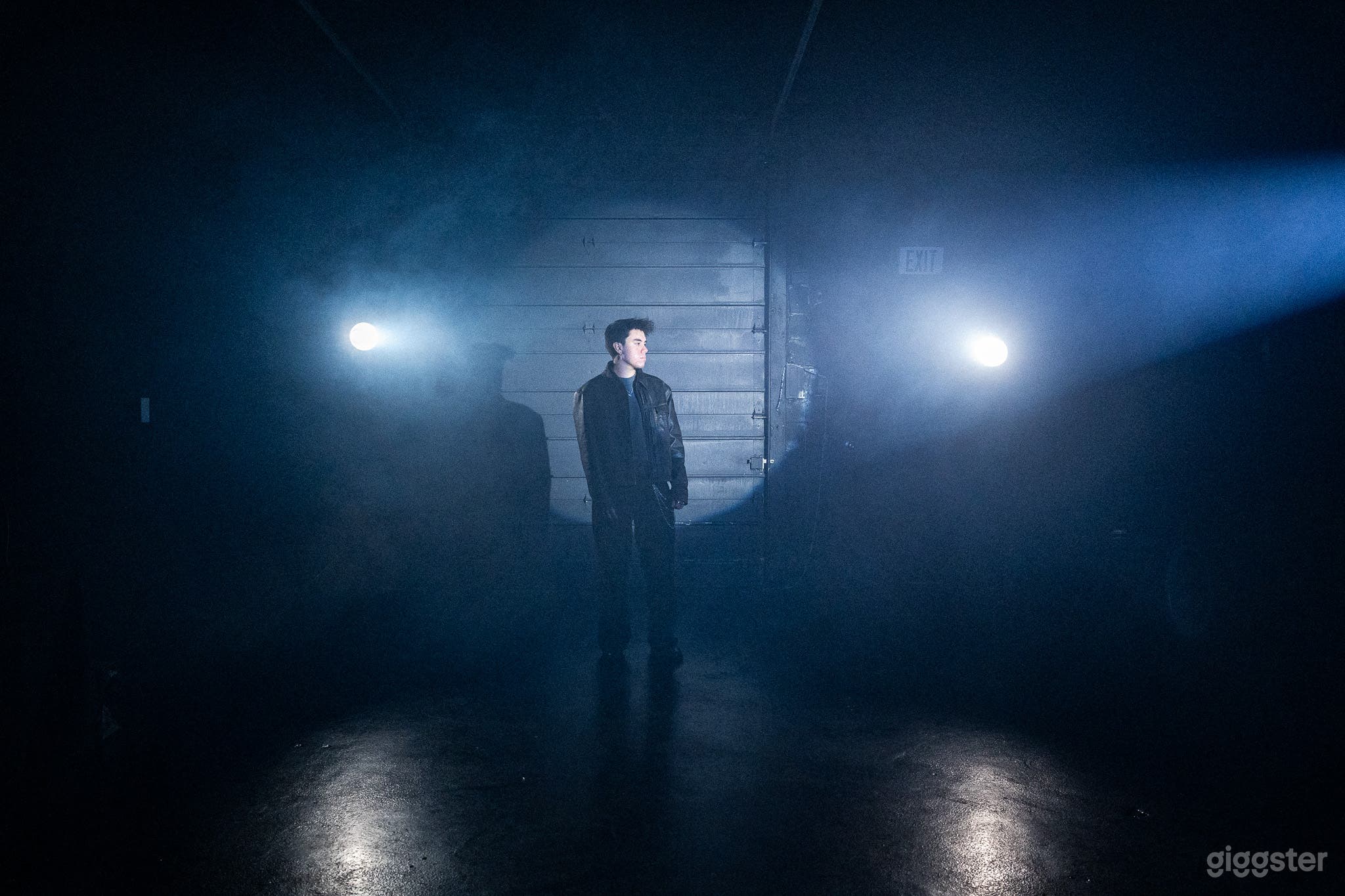 THE BLACK BOX with Flexible Set Design Photo 2