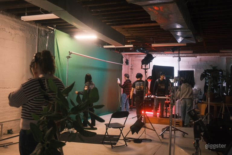  Large Warehouse Space with 2000sqft Terrace 