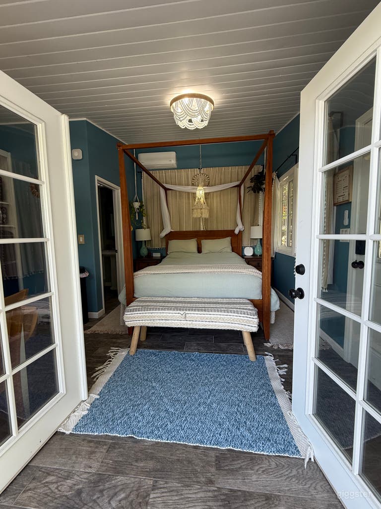  Farmhouse Themed Guesthouse w Outdoor Clawfoot Tub 