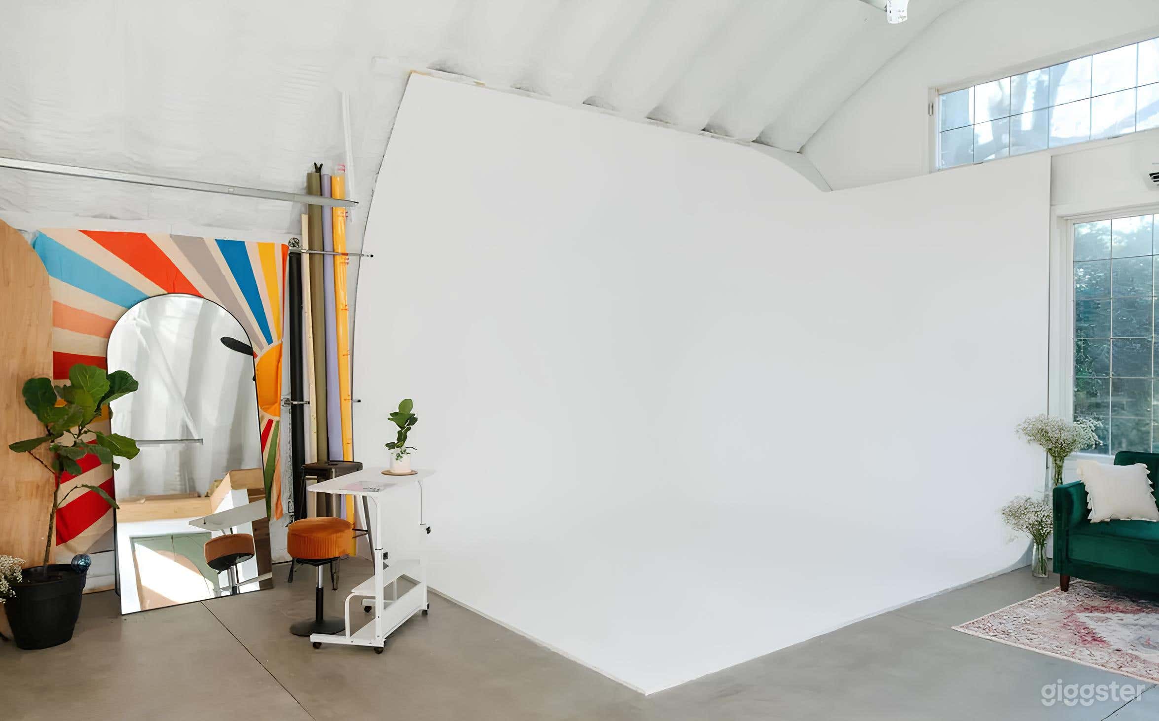 Quonset Hut Photography Studio-14ft Cyc Wall, Natural Light Photo 2