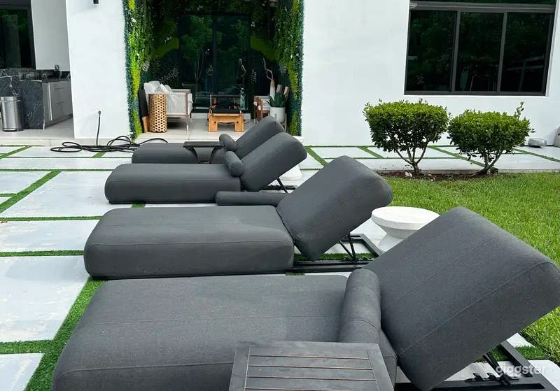 Pool in a Contemporary Pinecrest Mansion Photo 2