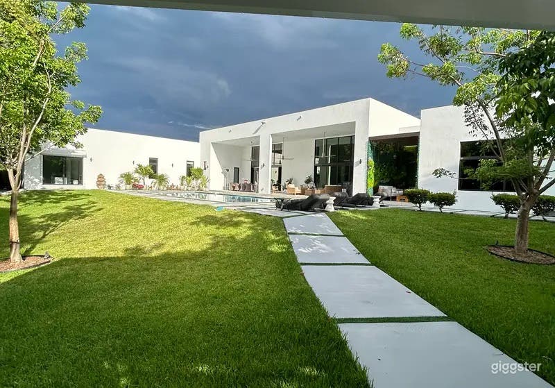 Pool in a Contemporary Pinecrest Mansion Photo 3