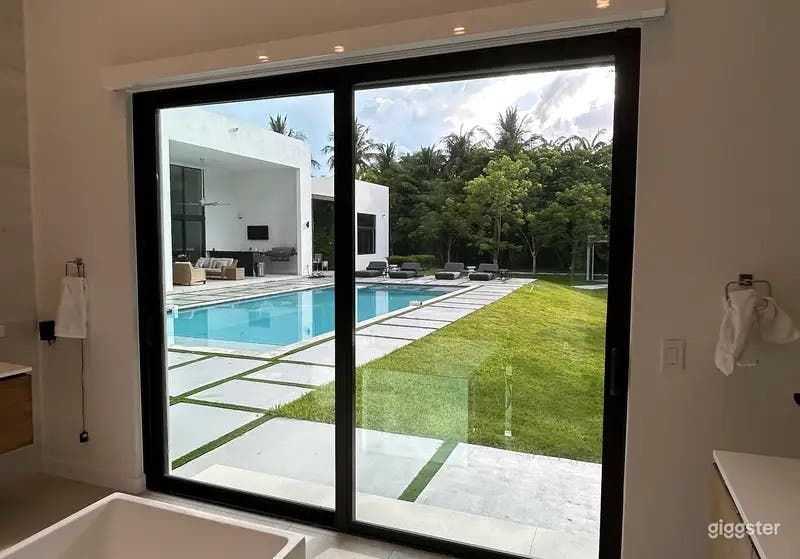 Pool in a Contemporary Pinecrest Mansion Photo 4