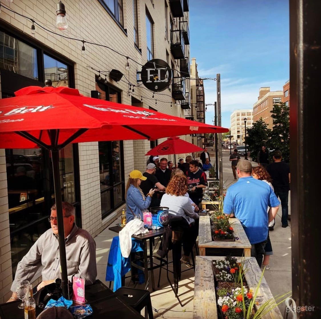 Urban Bar and Restaurant in Downtown Minneapolis Photo 4