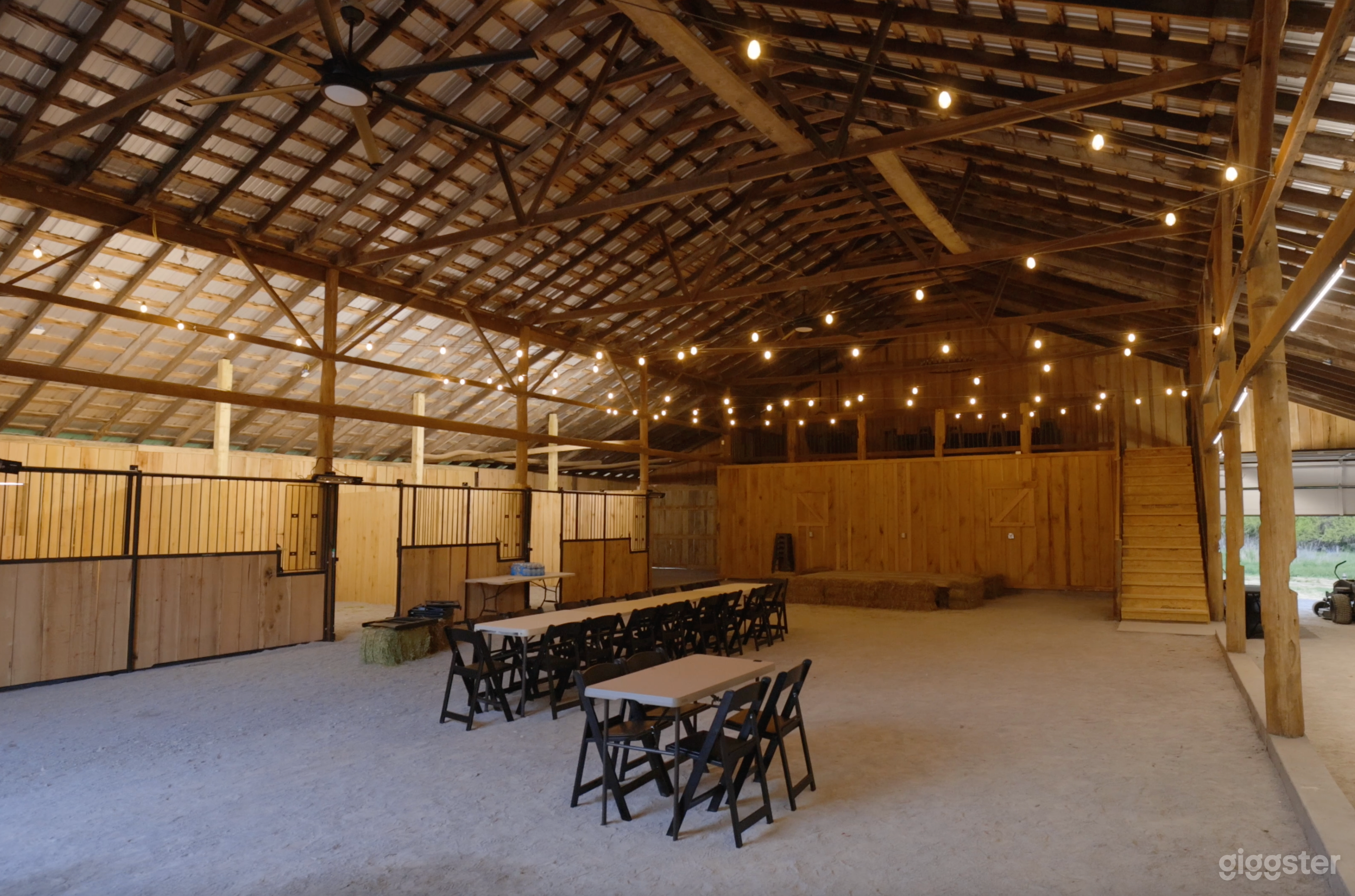 Amazing Barn in Serene Country Setting Photo 2