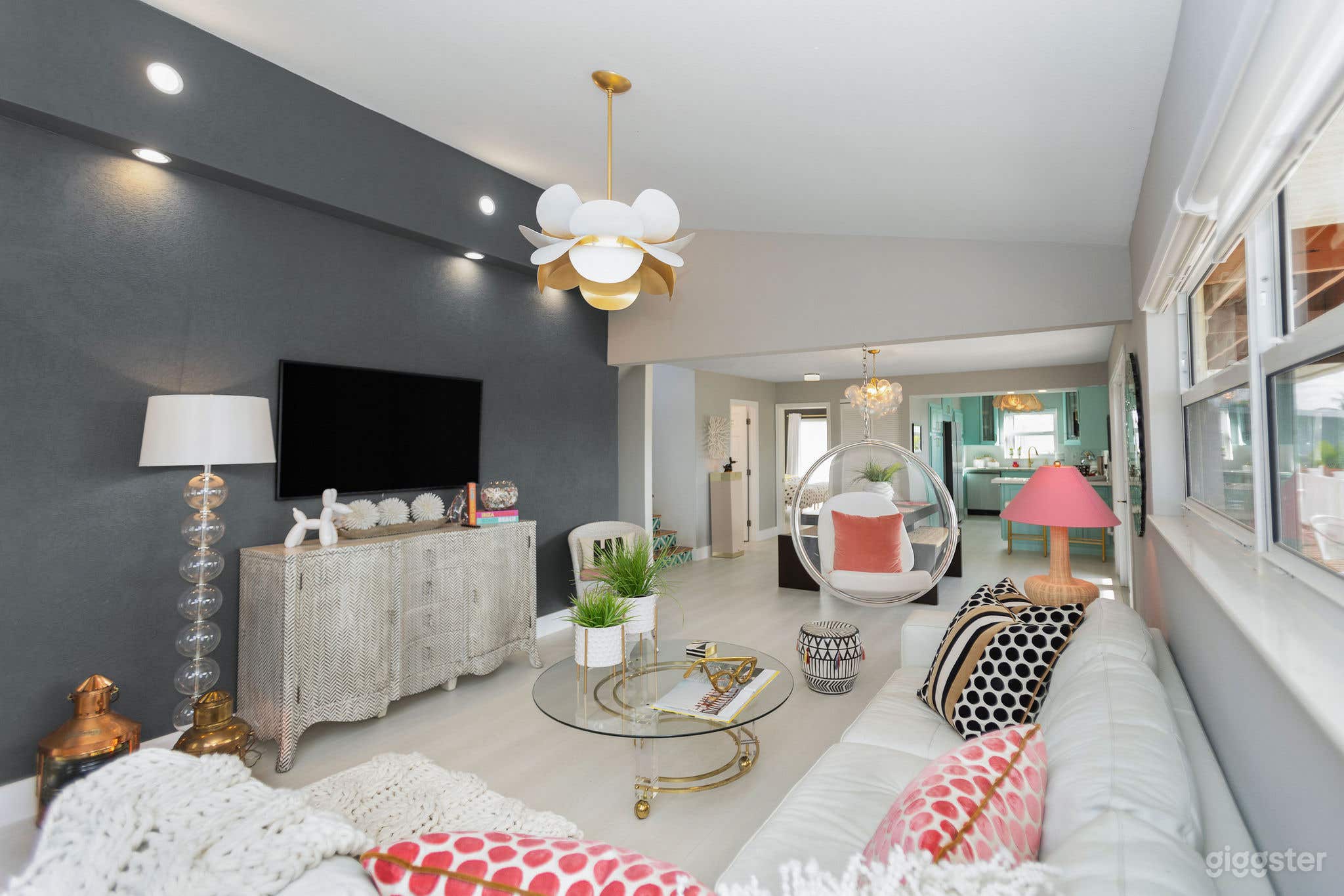 ART DECO BEACH HOUSE ON THE WATER Photo 3