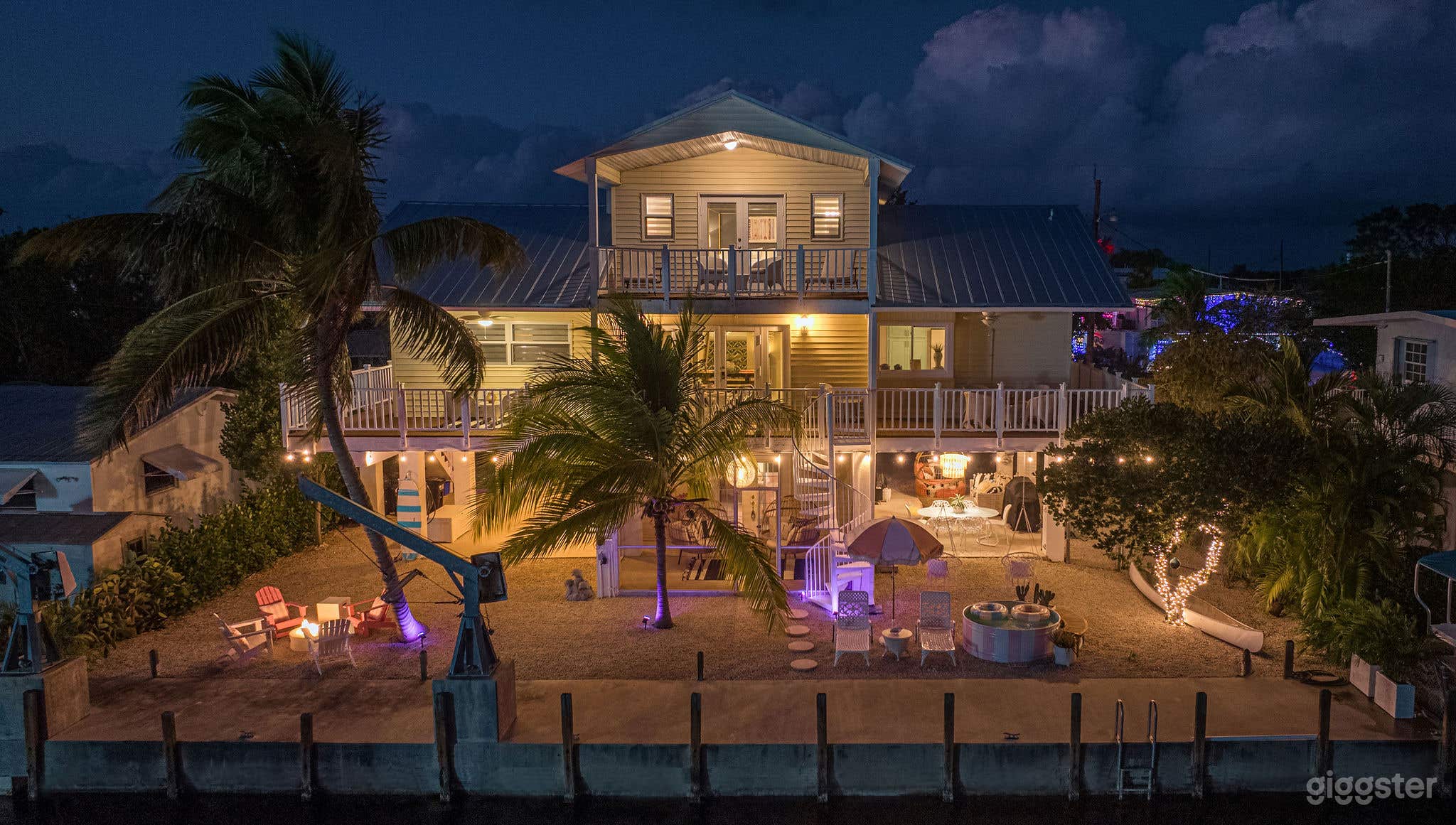 ART DECO BEACH HOUSE ON THE WATER Photo 1