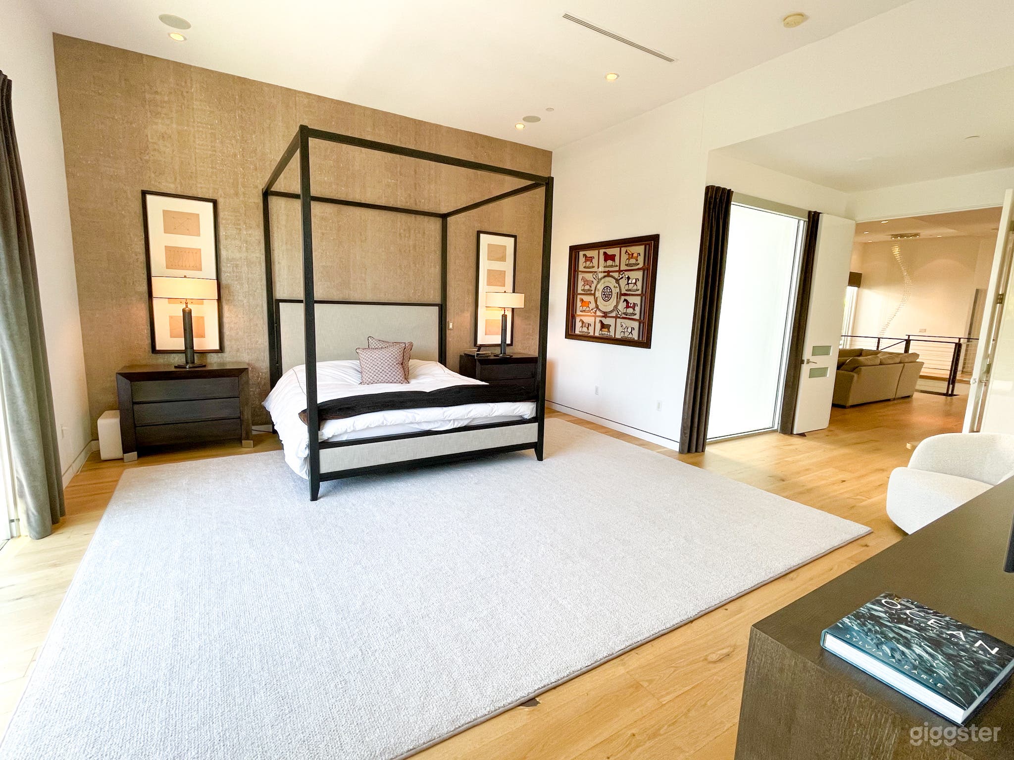 Modern Bright Lux Hollywood Open Floor Plan Home Photo 4