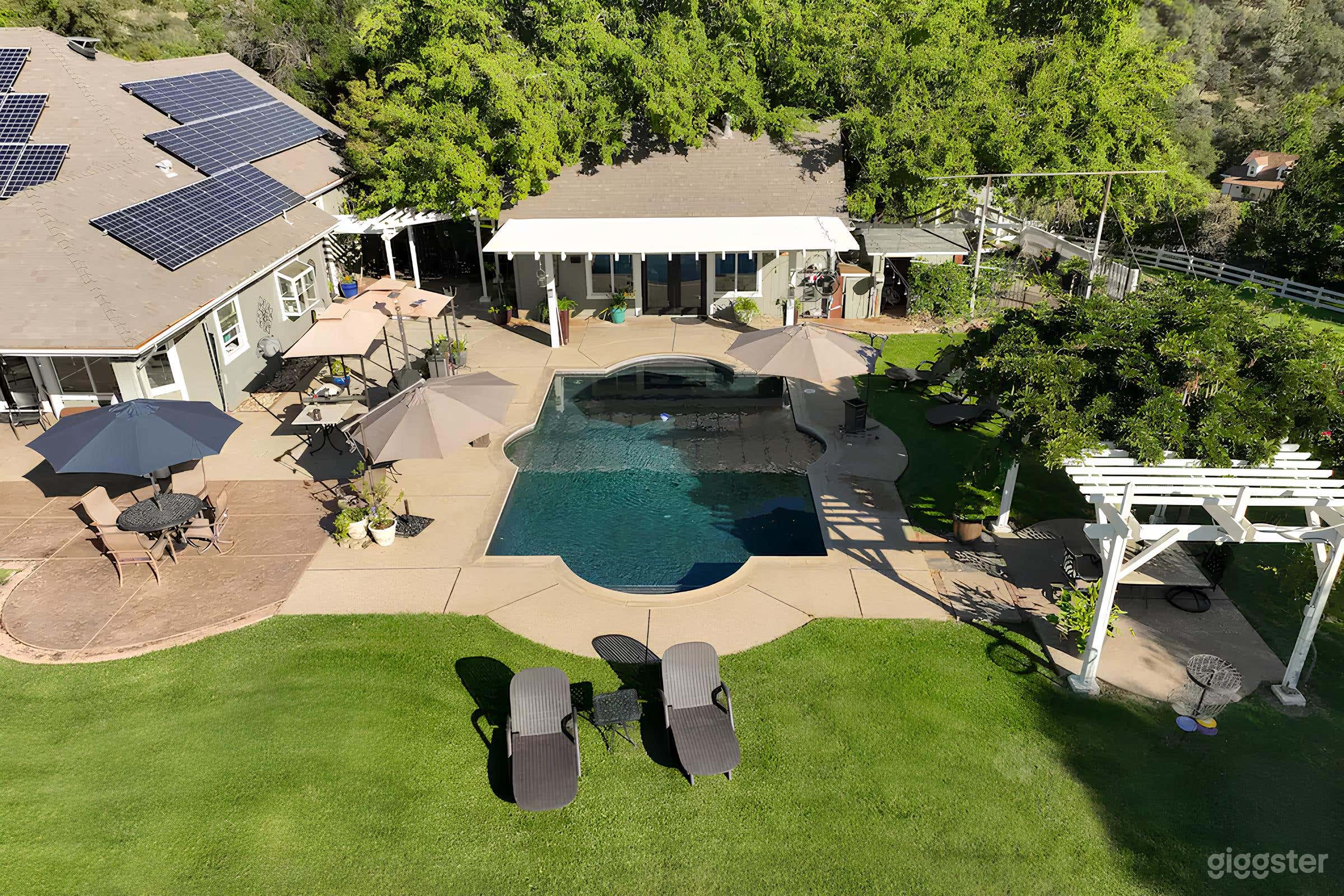 Unique and Family-Friendly Home with Pool &amp; Sunset Views in Newcastle Photo 4