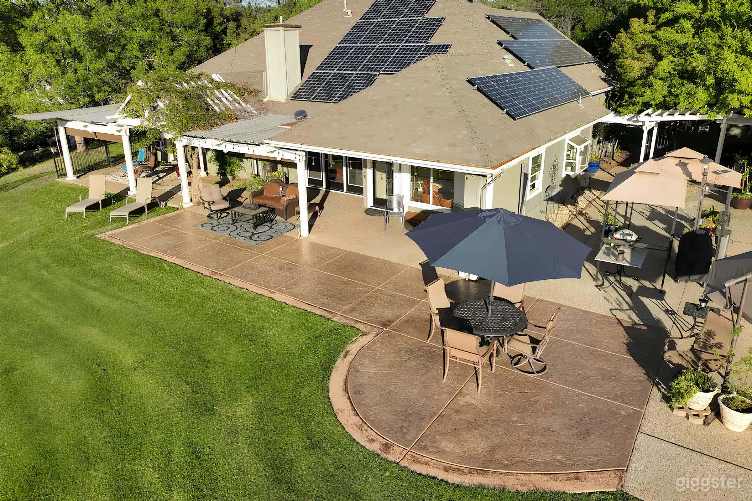 Unique and Family-Friendly Home with Pool &amp; Sunset Views in Newcastle Photo 3