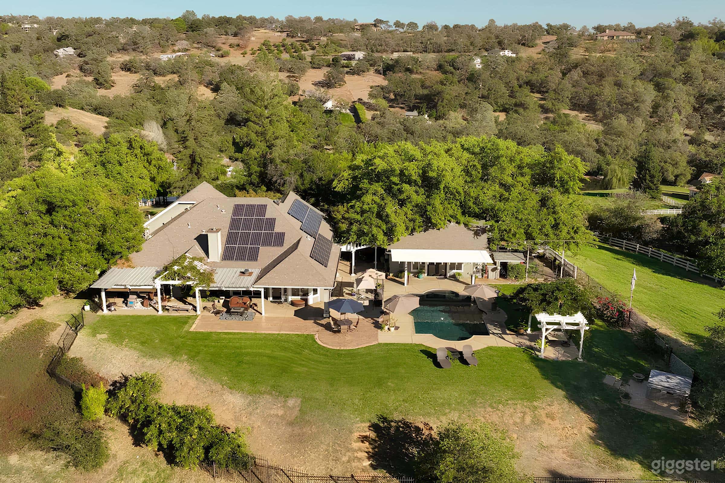 Unique and Family-Friendly Home with Pool &amp; Sunset Views in Newcastle Photo 1