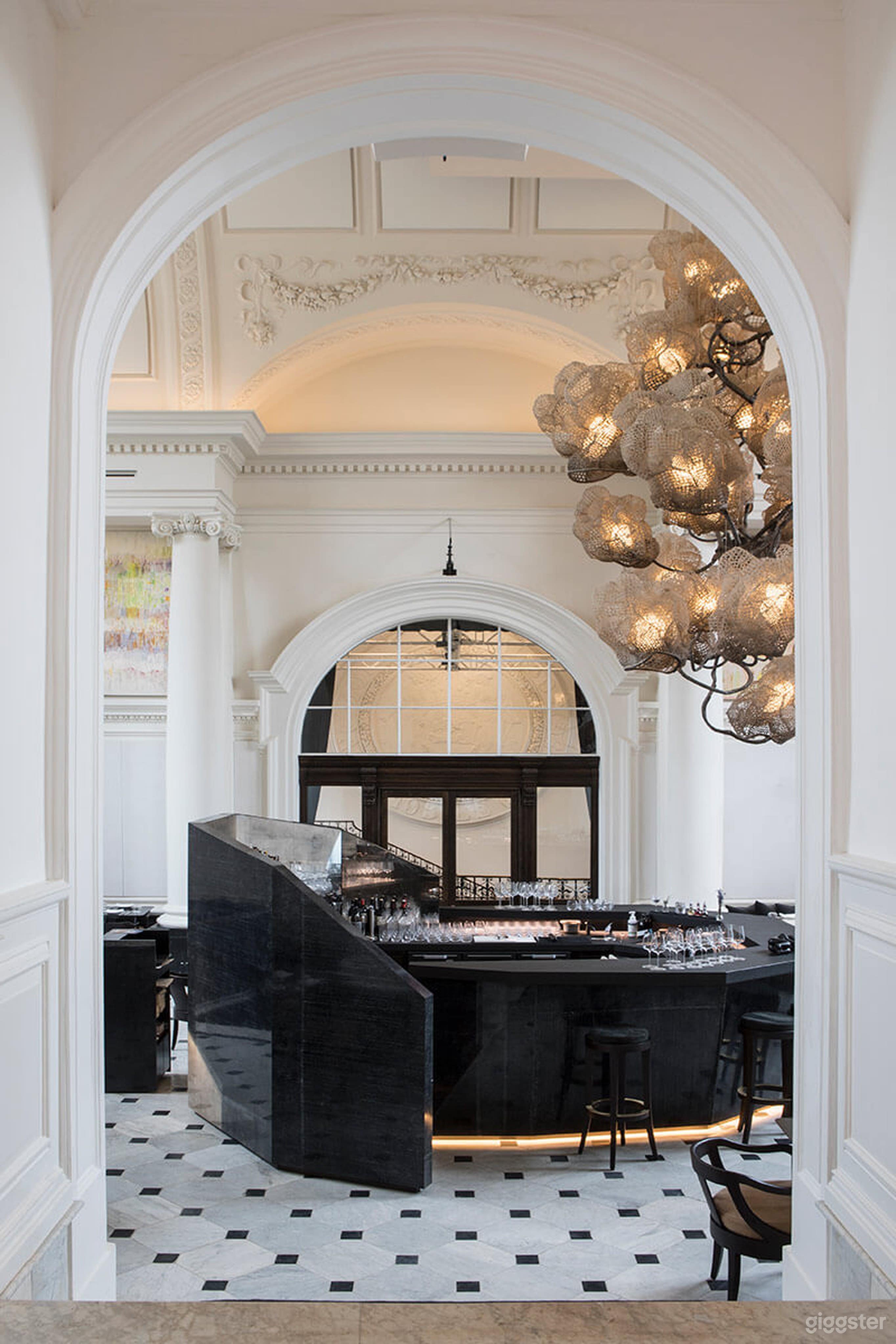 Italian Restaurant with Private Garden in London Photo 4