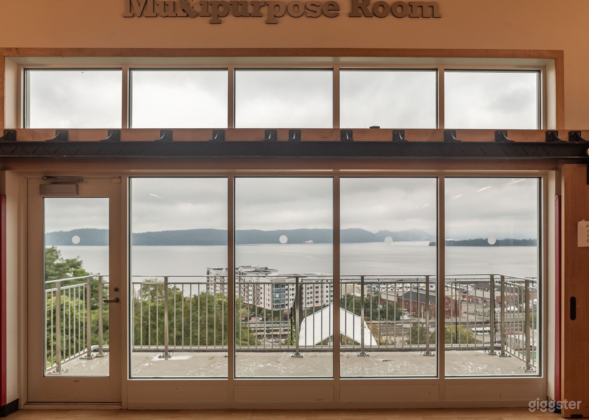 Colorful modern School/Early Education Center Photo 3