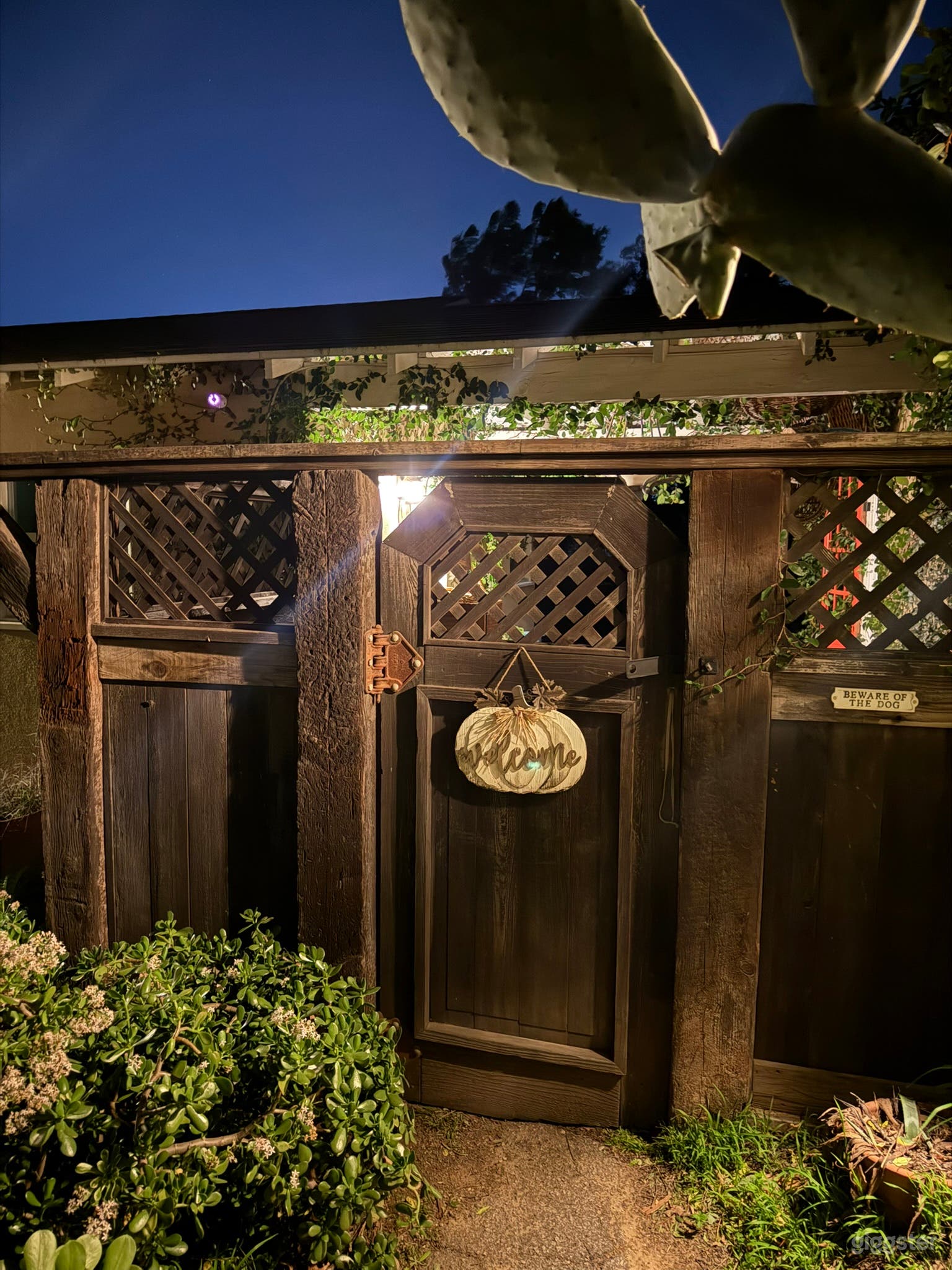 Serene Farmhouse Retreat Tucked Among Trees (Retro 1960's) Photo 3