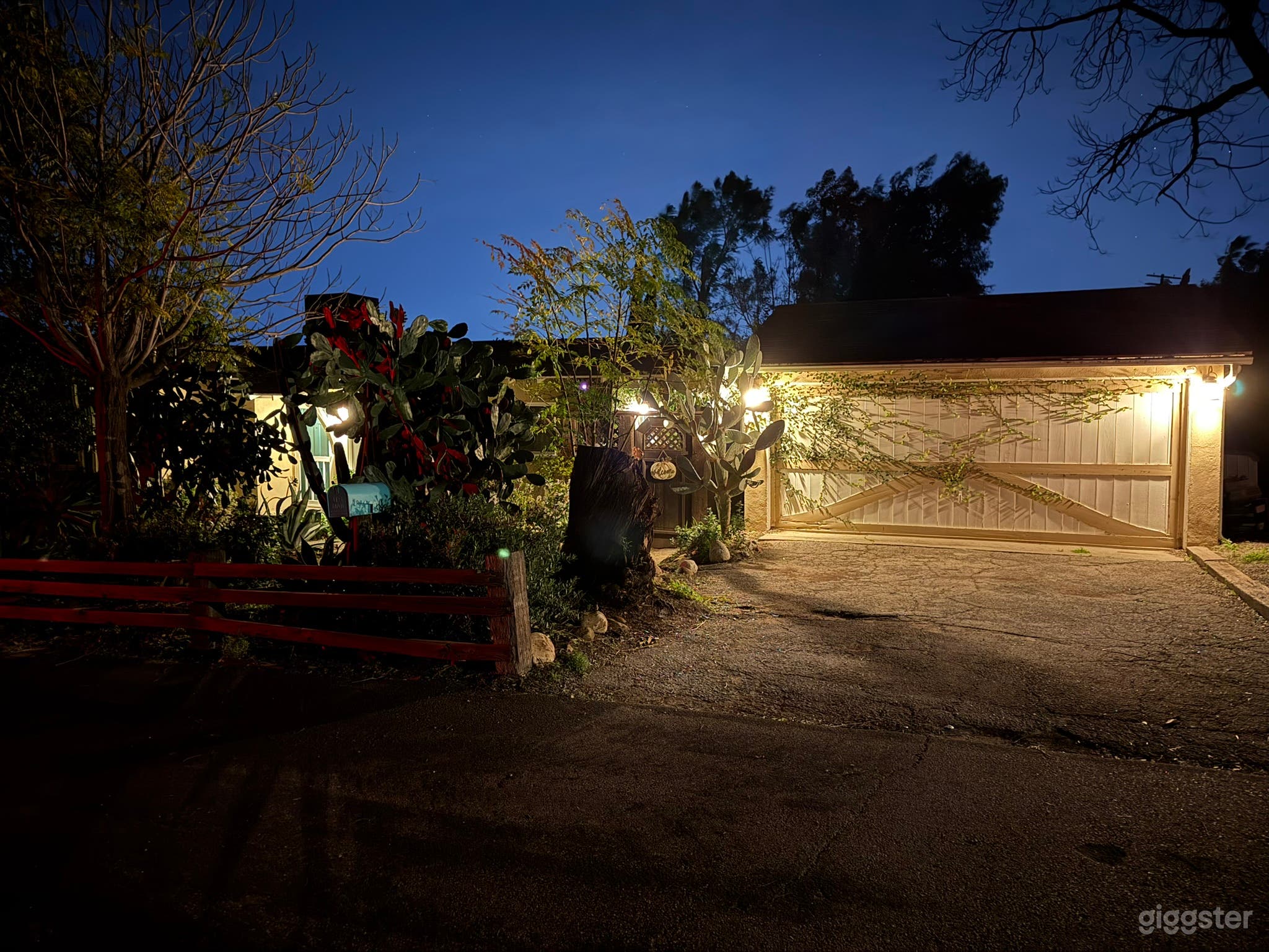 Serene Farmhouse Retreat Tucked Among Trees (Retro 1960's) Photo 4